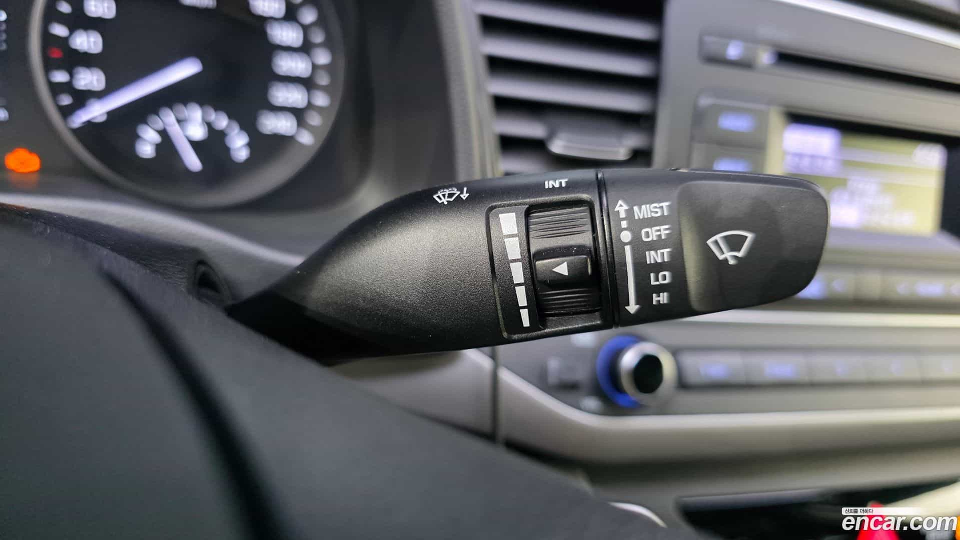 AVANTE Hyundai 2018.0-OPTION-040