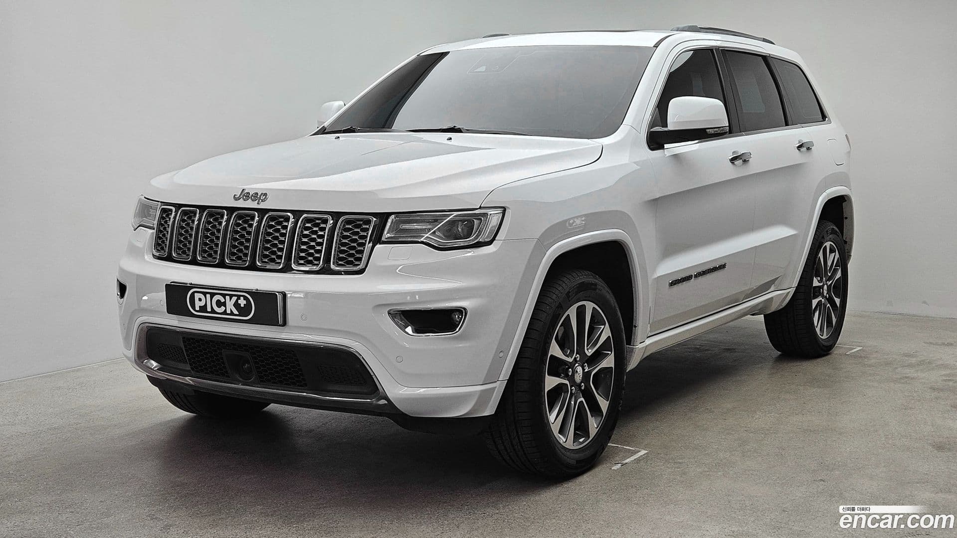 Main__Slider__Photo:Cherokee Jeep 2018.8-0
