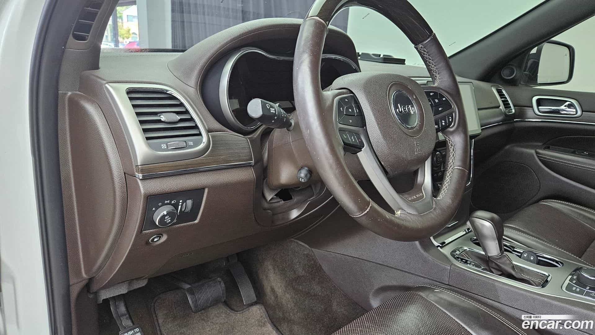 Cherokee Jeep 2018.8-OPTION-017