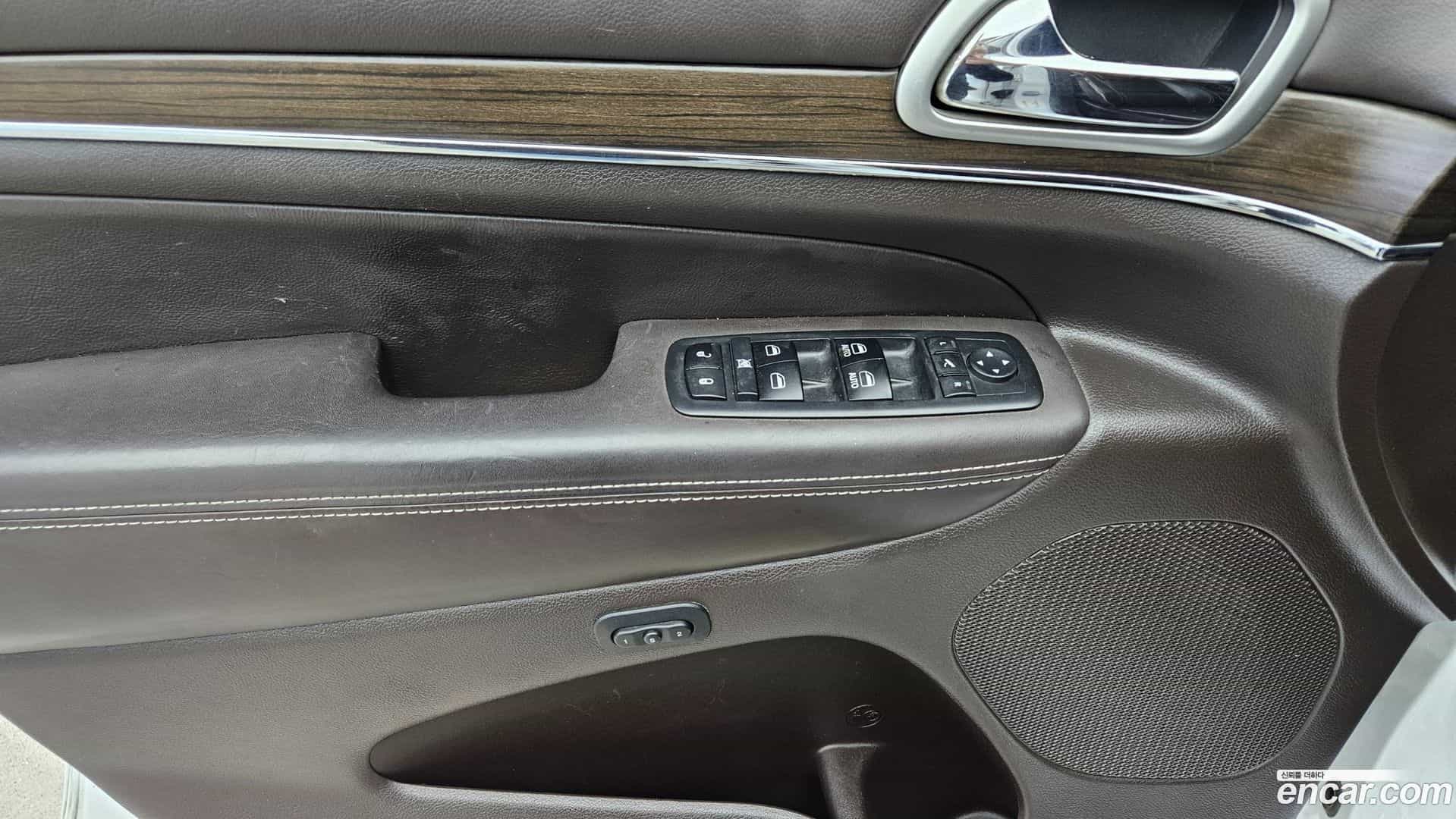 Cherokee Jeep 2018.8-OPTION-021
