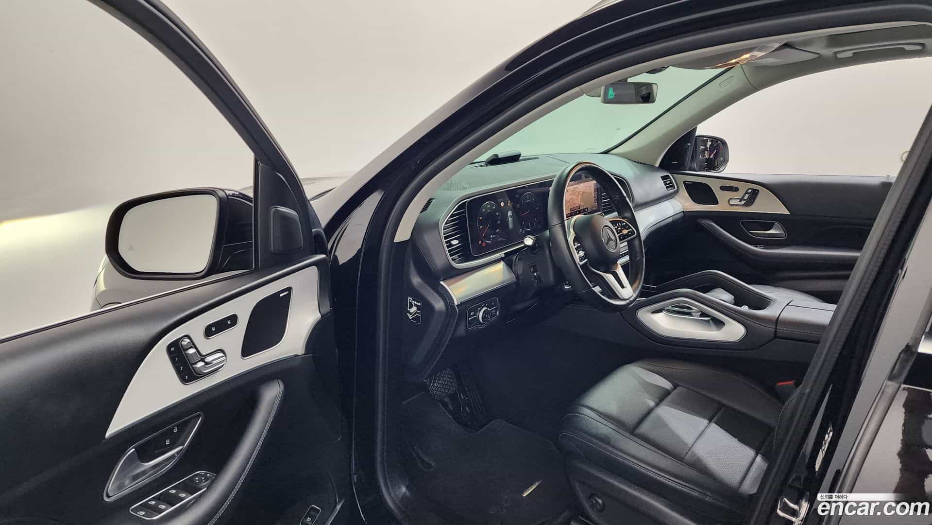 GLE-Class Mercedes-Benz 2020.9-INNER-010