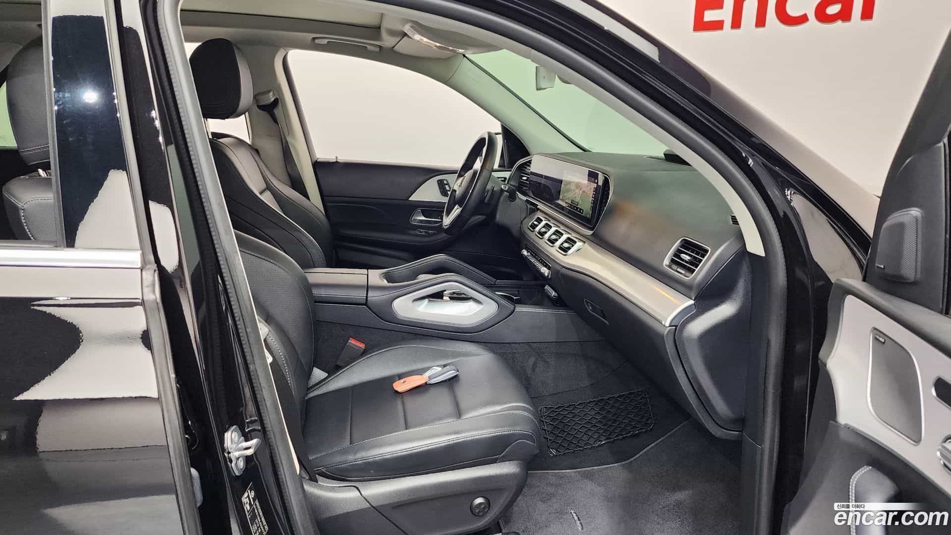 GLE-Class Mercedes-Benz 2020.9-INNER-036