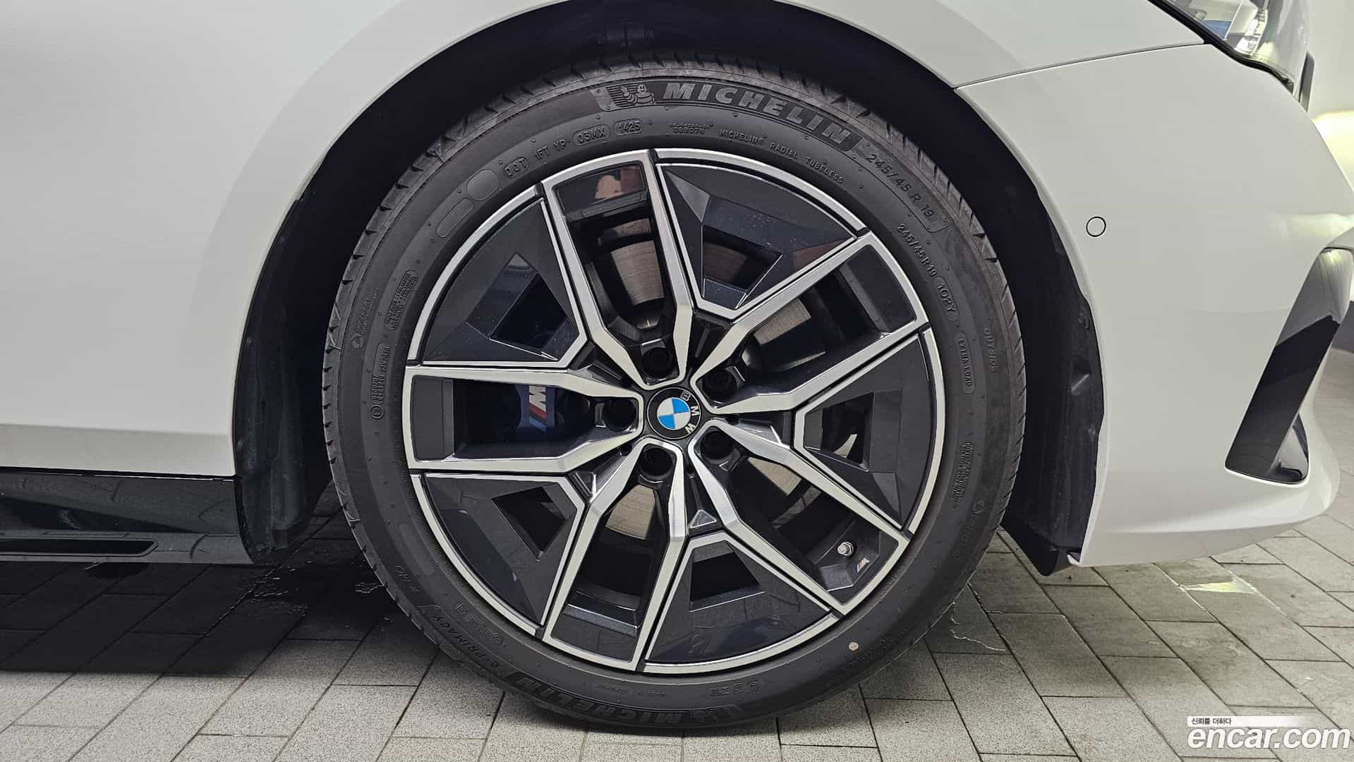 5-Series BMW 2025.8-OPTION-024