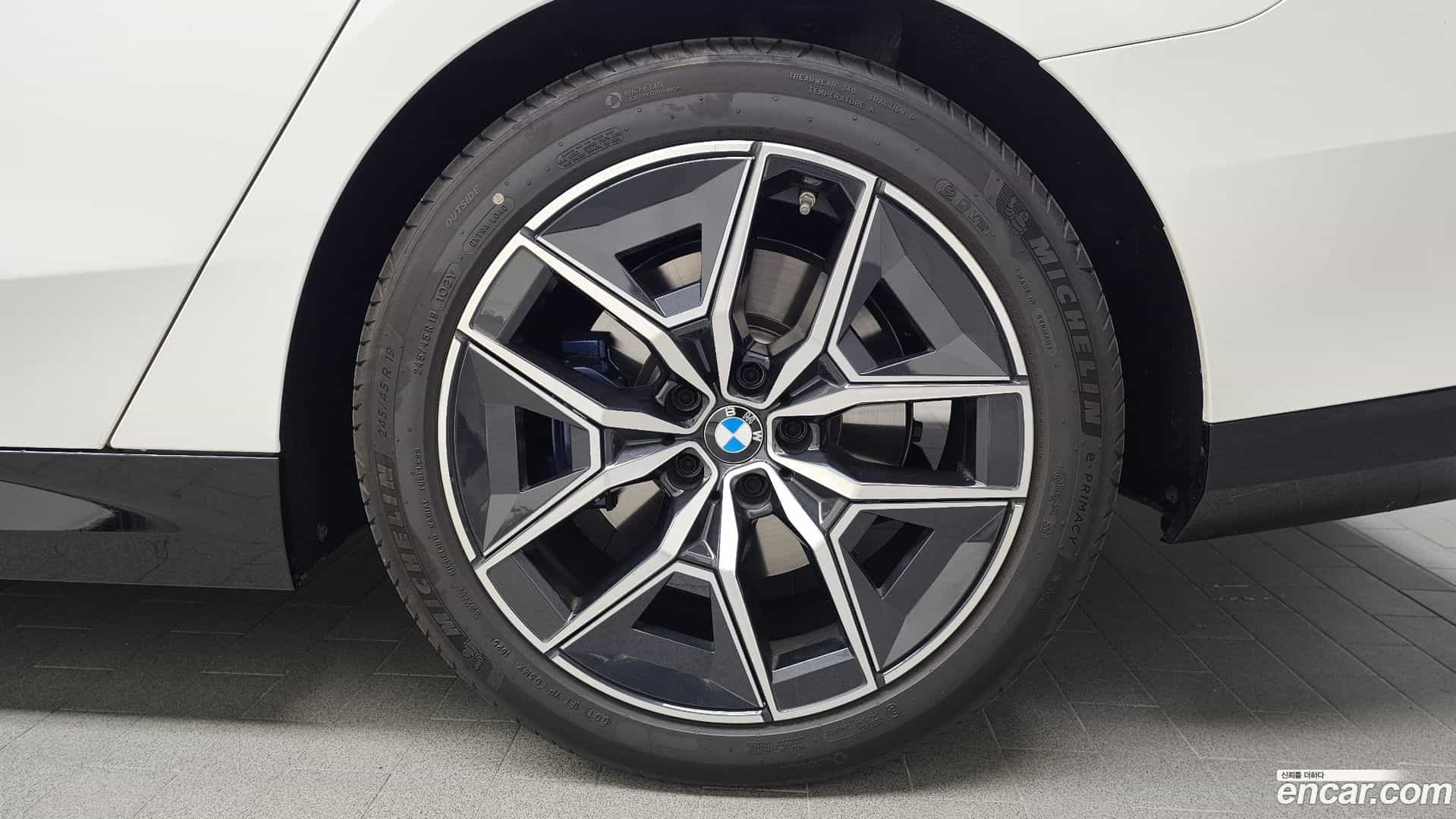 5-Series BMW 2025.8-OUTER-031