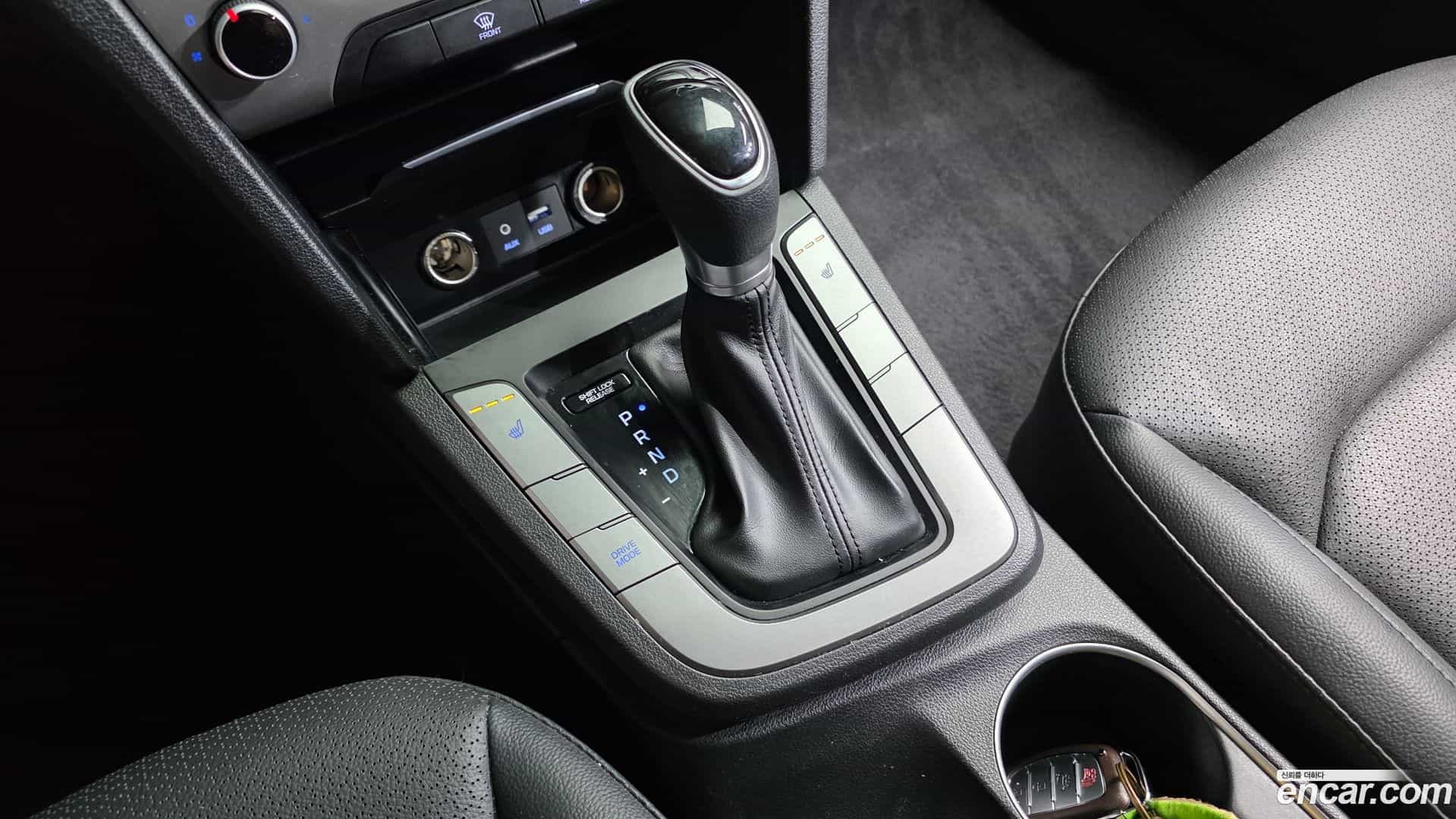 AVANTE Hyundai 2017.4-INNER-009