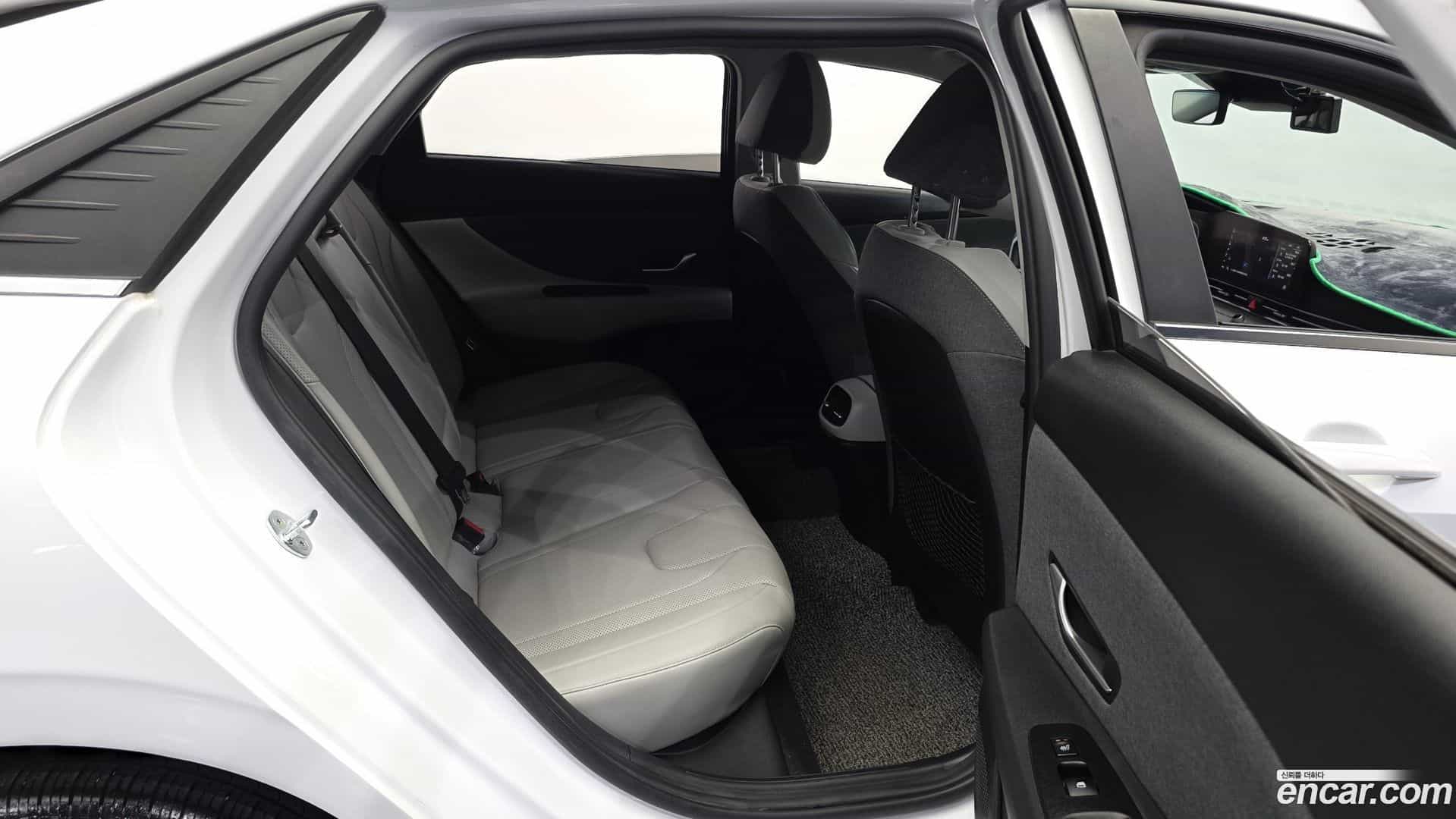 AVANTE Hyundai 2021.4-OPTION-015