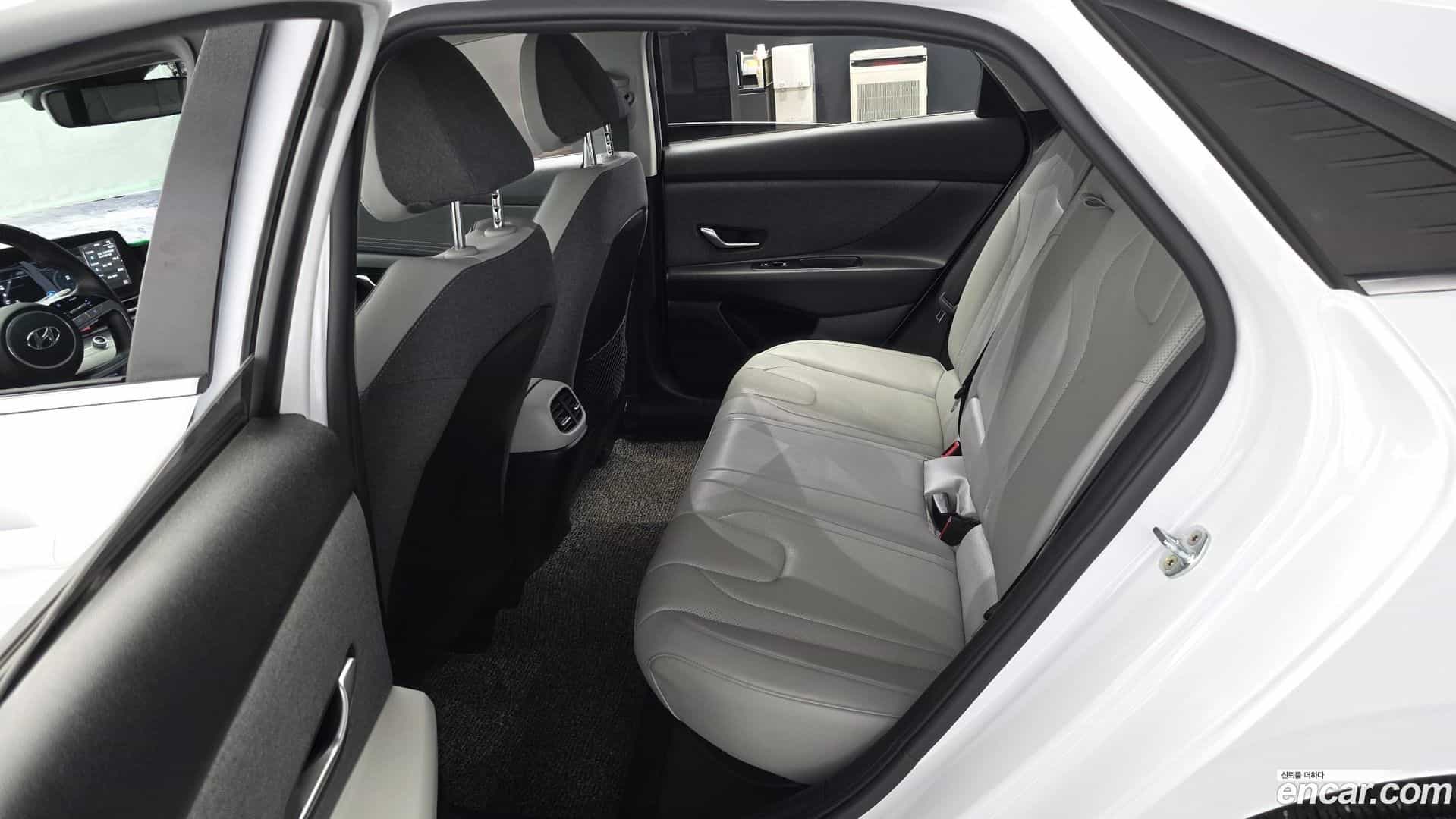 AVANTE Hyundai 2021.4-OPTION-016