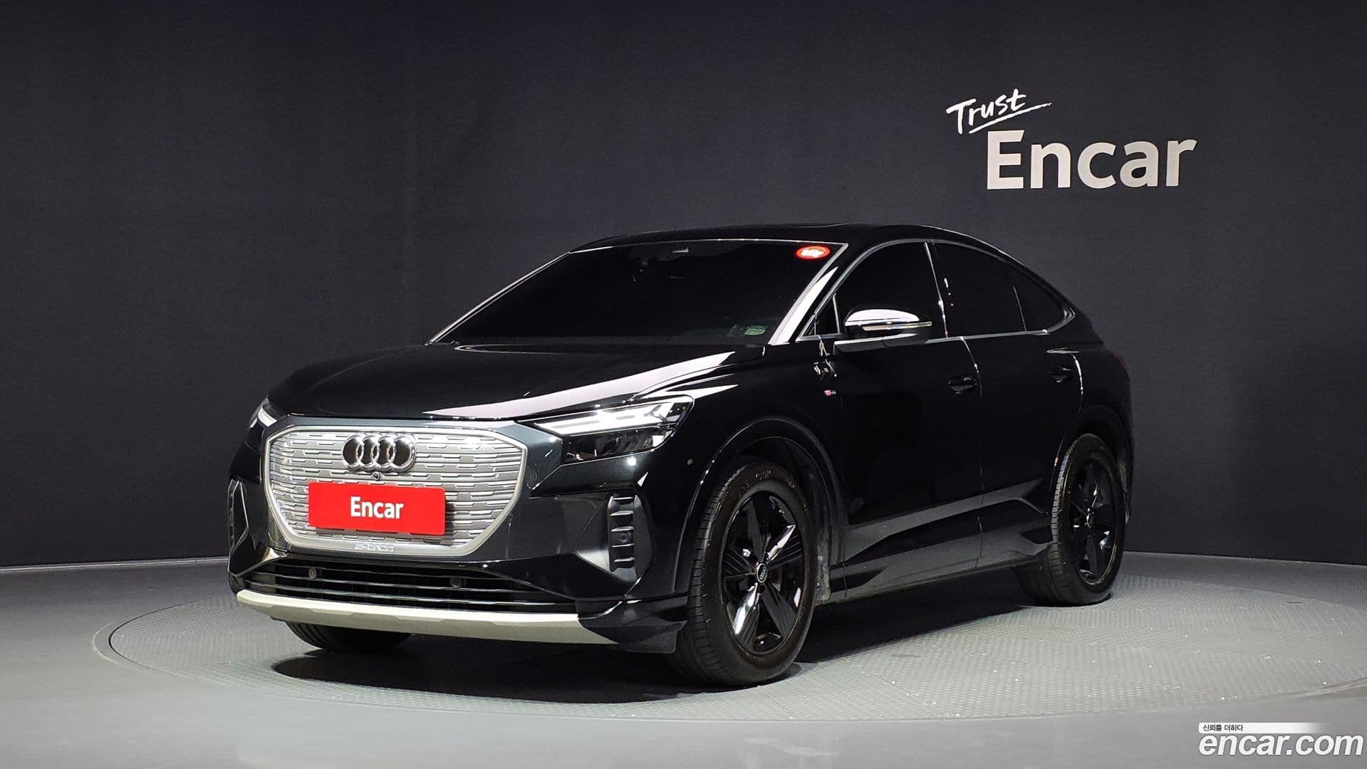 Main__Slider__Photo:Q4 e-tron Audi 2022.8-0