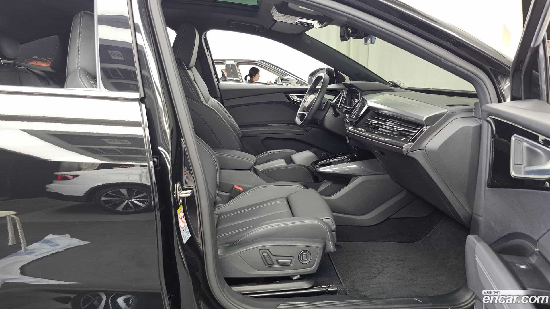 Q4 e-tron Audi 2022.8-OPTION-015
