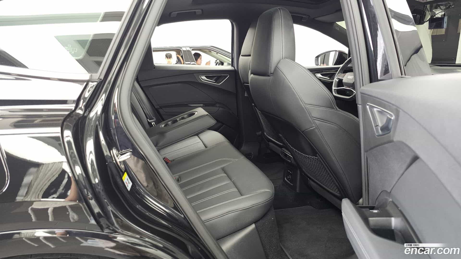 Q4 e-tron Audi 2022.8-OPTION-016
