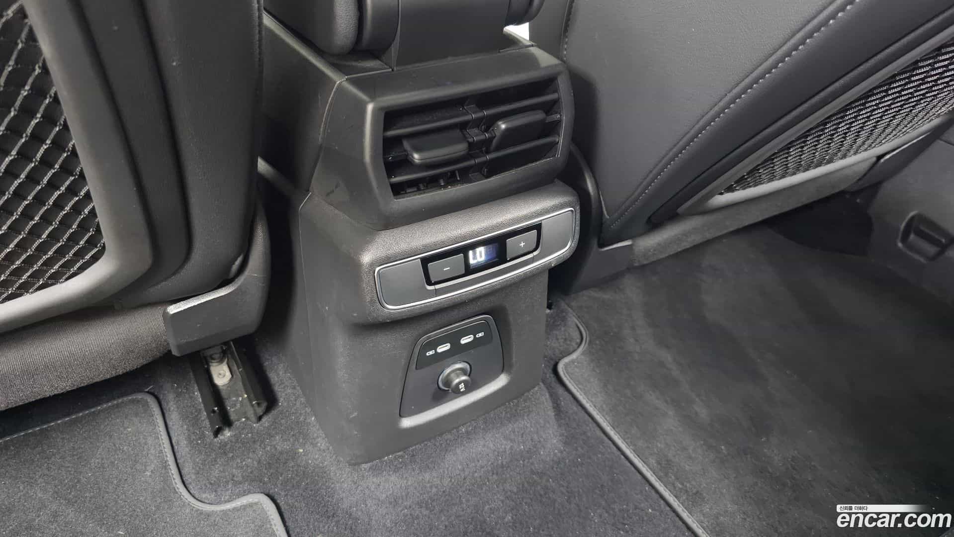 Q4 e-tron Audi 2022.8-OPTION-023