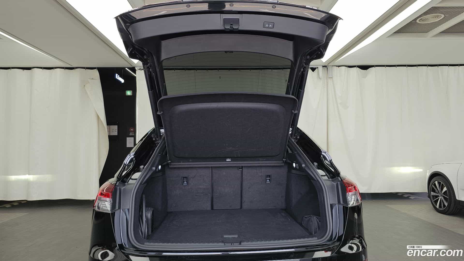 Q4 e-tron Audi 2022.8-OPTION-024