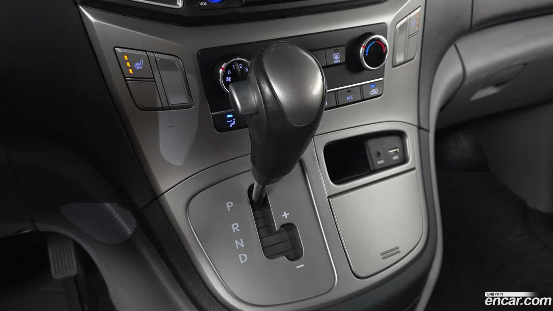 Starex Hyundai 2019.2-INNER-009
