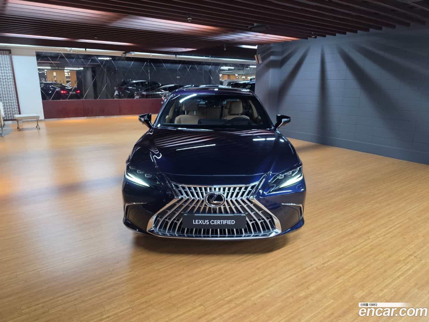 ES Lexus 2025.9-OUTER-003