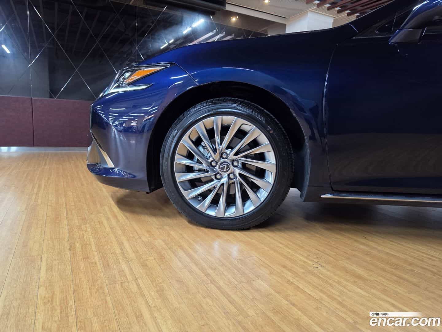 ES Lexus 2025.9-OUTER-005