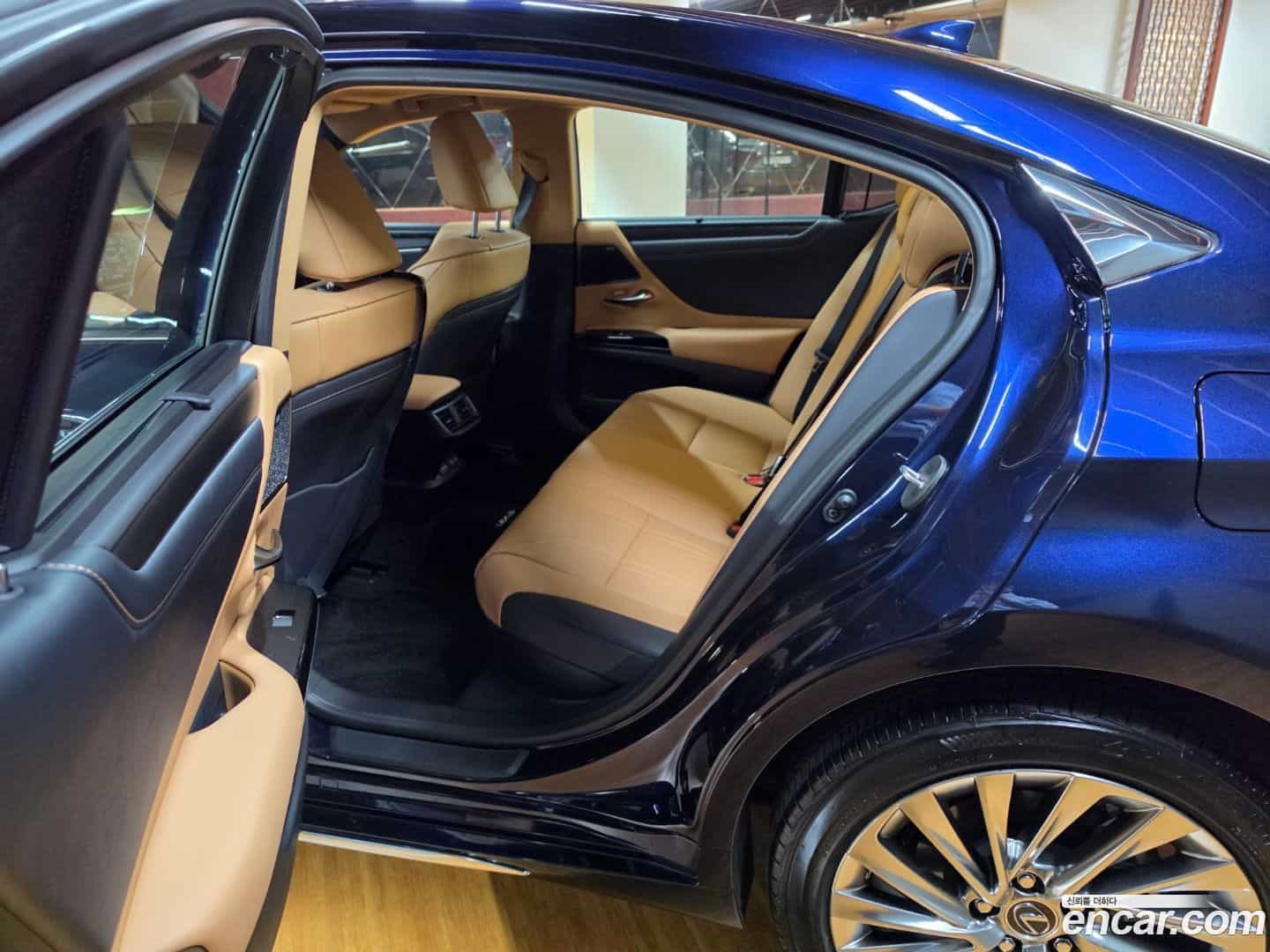 ES Lexus 2025.9-OPTION-016