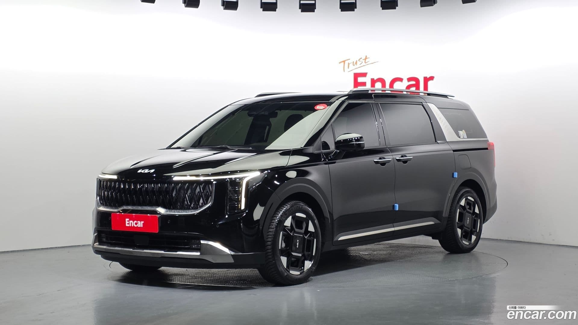 Main__Slider__Photo:Canival Kia 2024.1-0