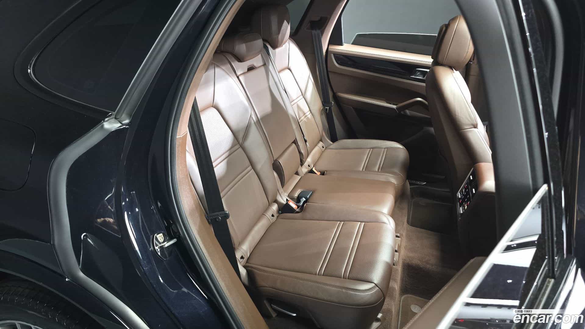 Cayenne Porsche 2020.11-OPTION-016