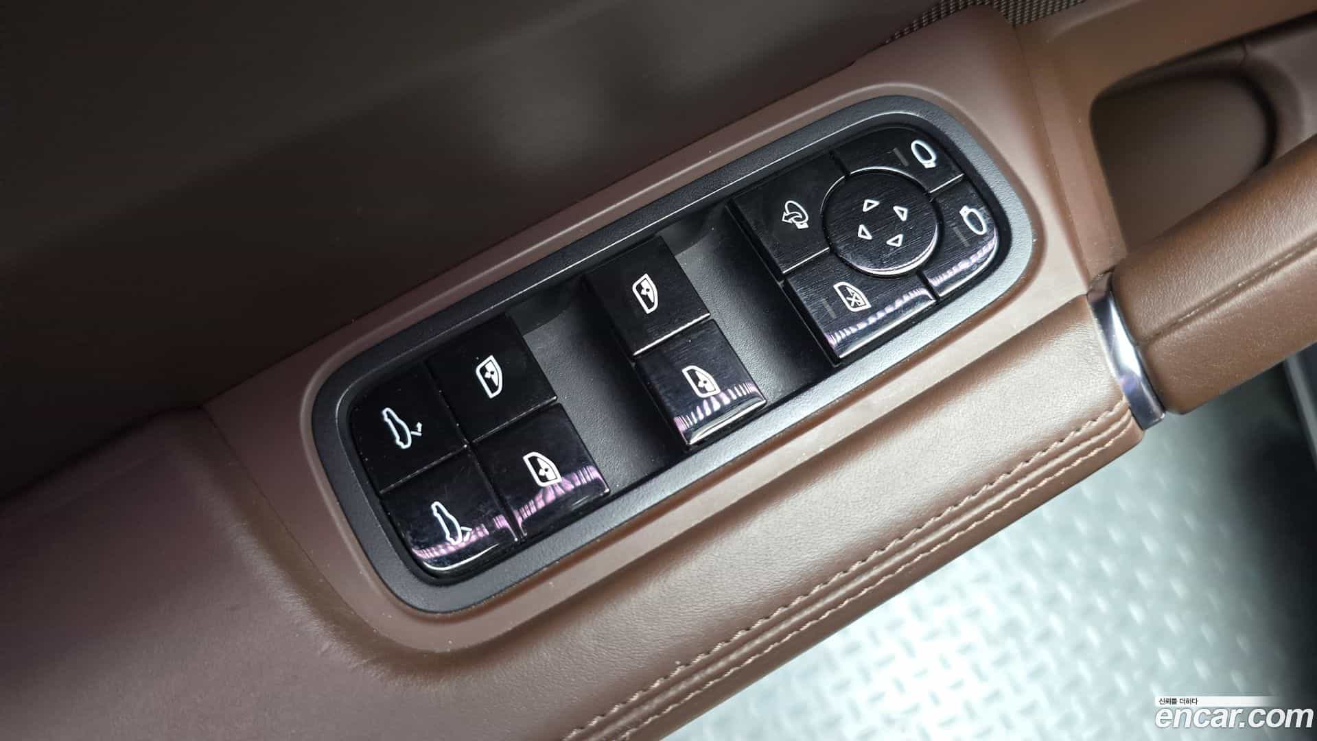Cayenne Porsche 2020.11-OPTION-041