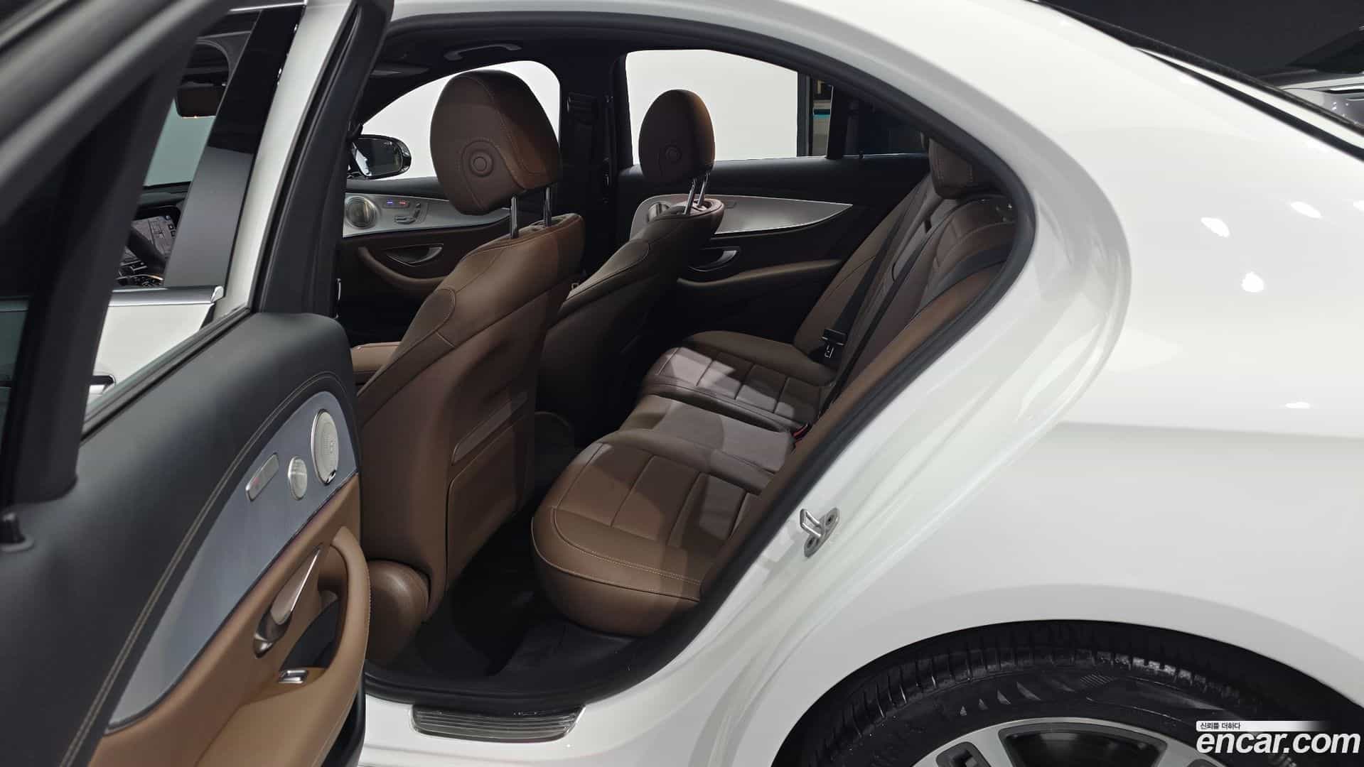E-Class Mercedes-Benz 2021.7-OPTION-016