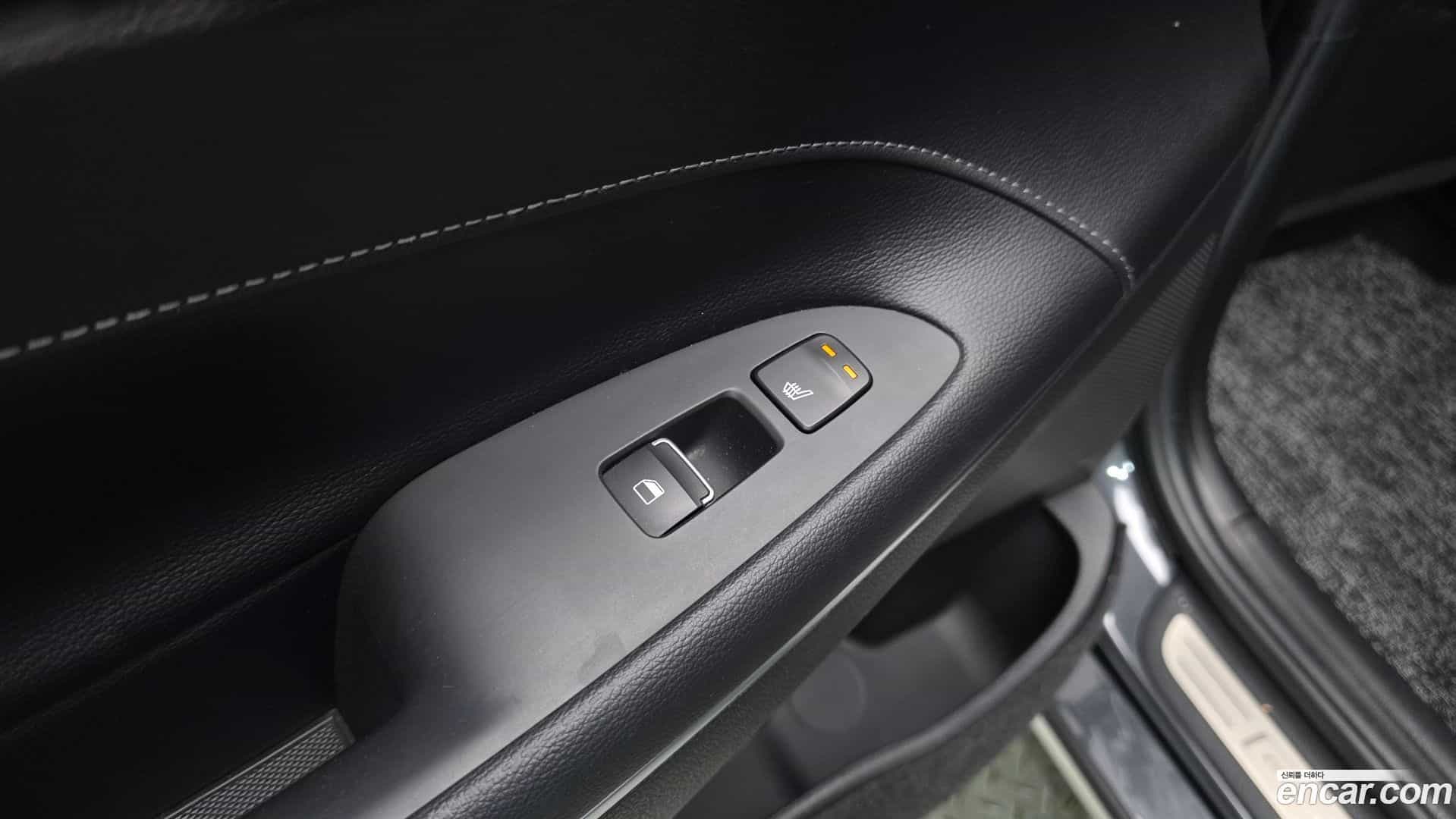 Grandeur Hyundai 2018.1-OPTION-023