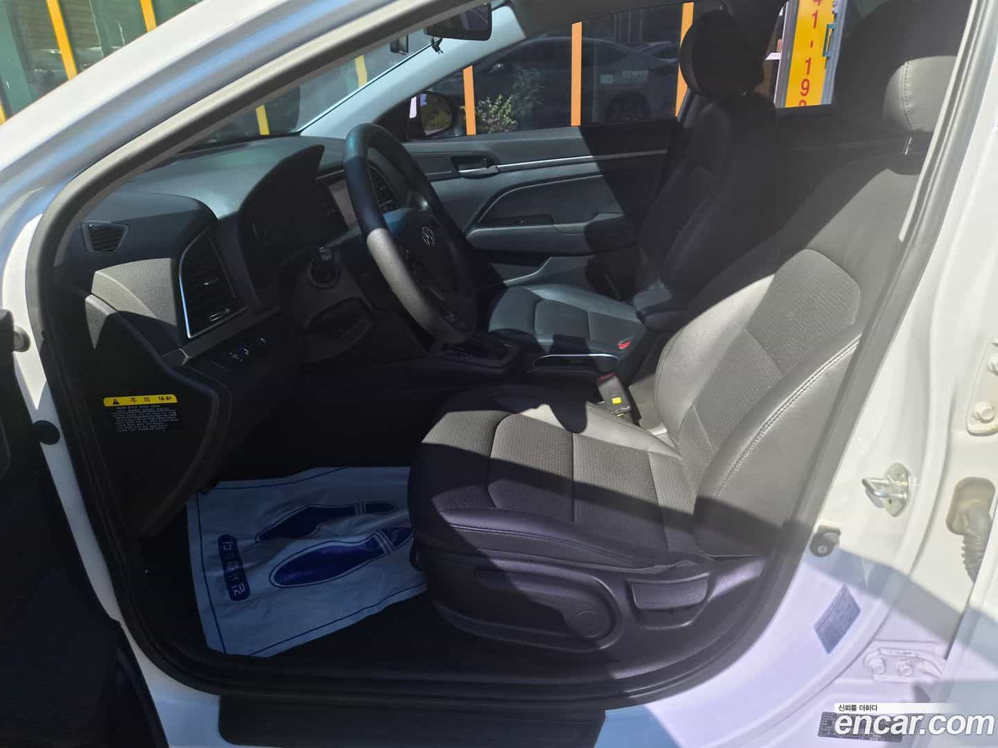 AVANTE Hyundai 2018.3-INNER-007