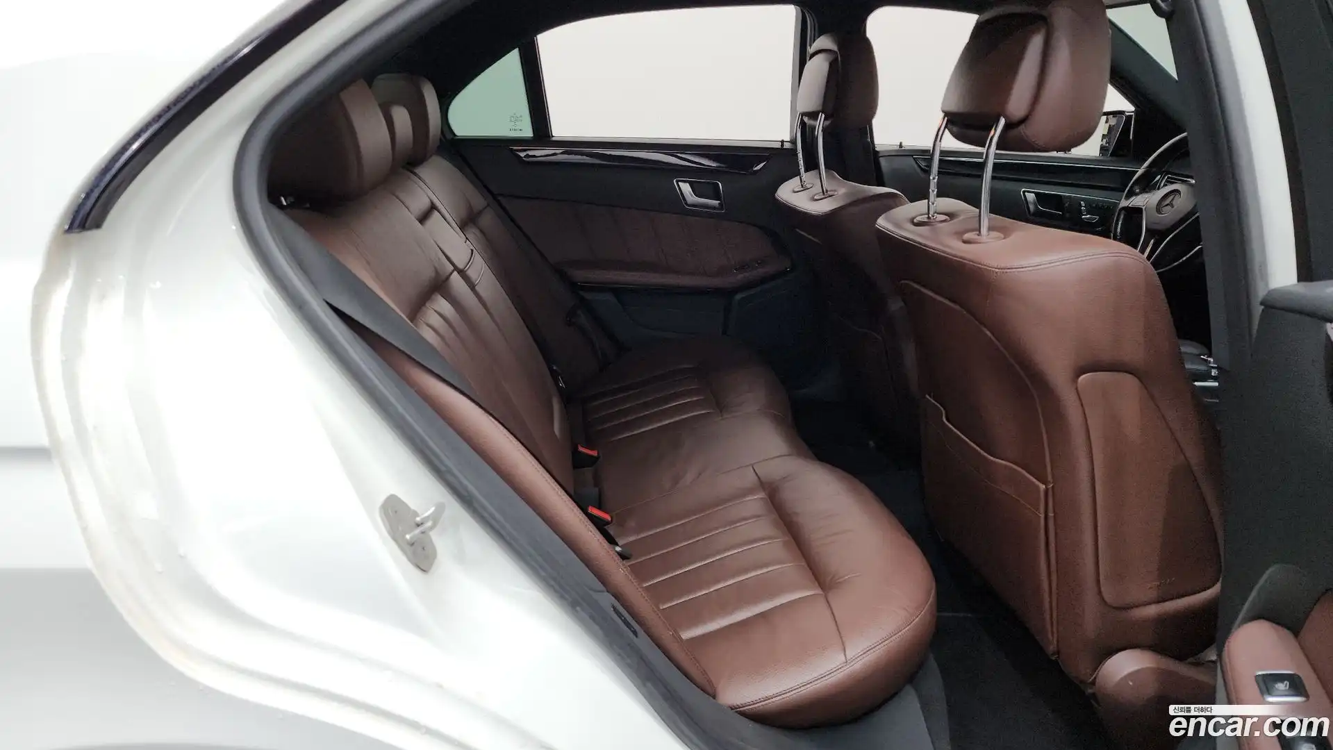E-Class Mercedes-Benz 2015.8-OPTION-015