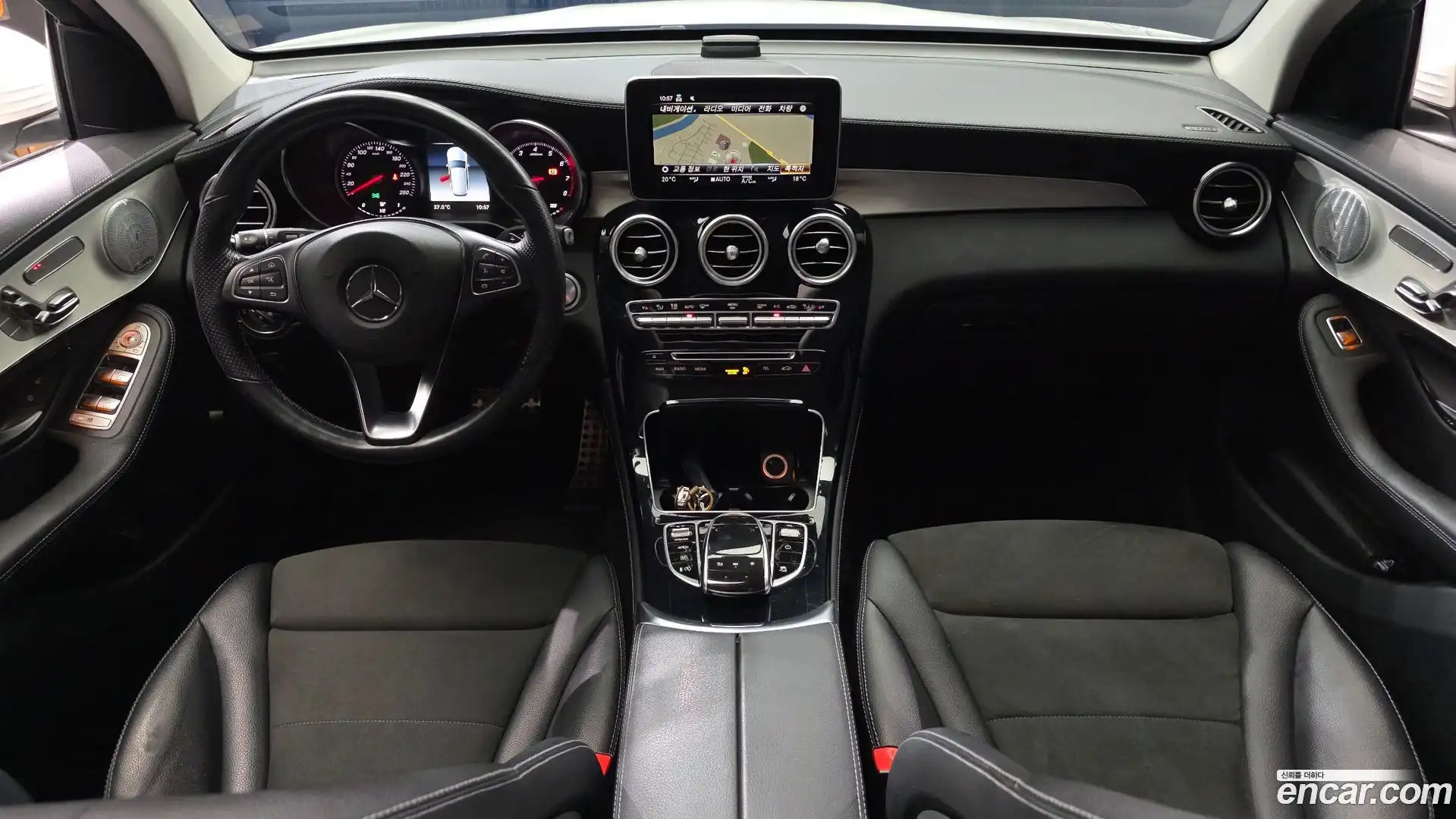 GLC-Class Mercedes-Benz 2019.10-INNER-007