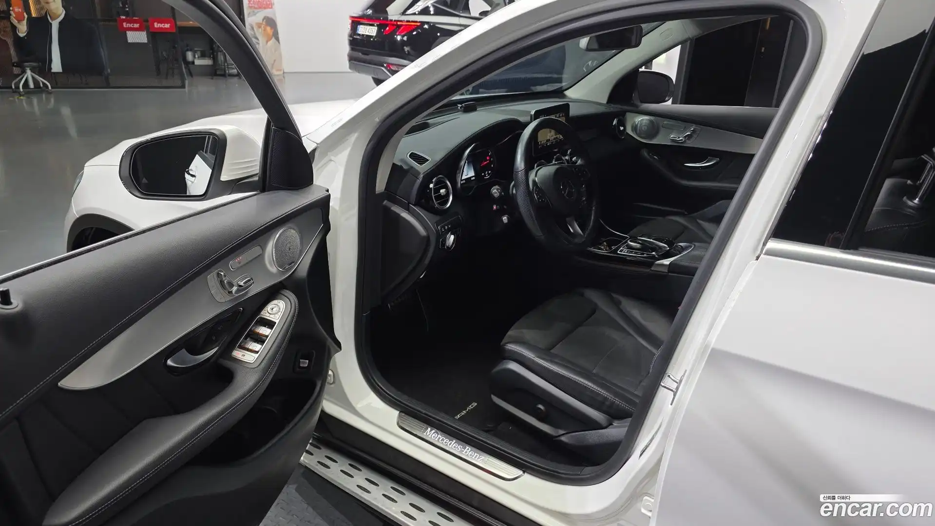 GLC-Class Mercedes-Benz 2019.10-INNER-010
