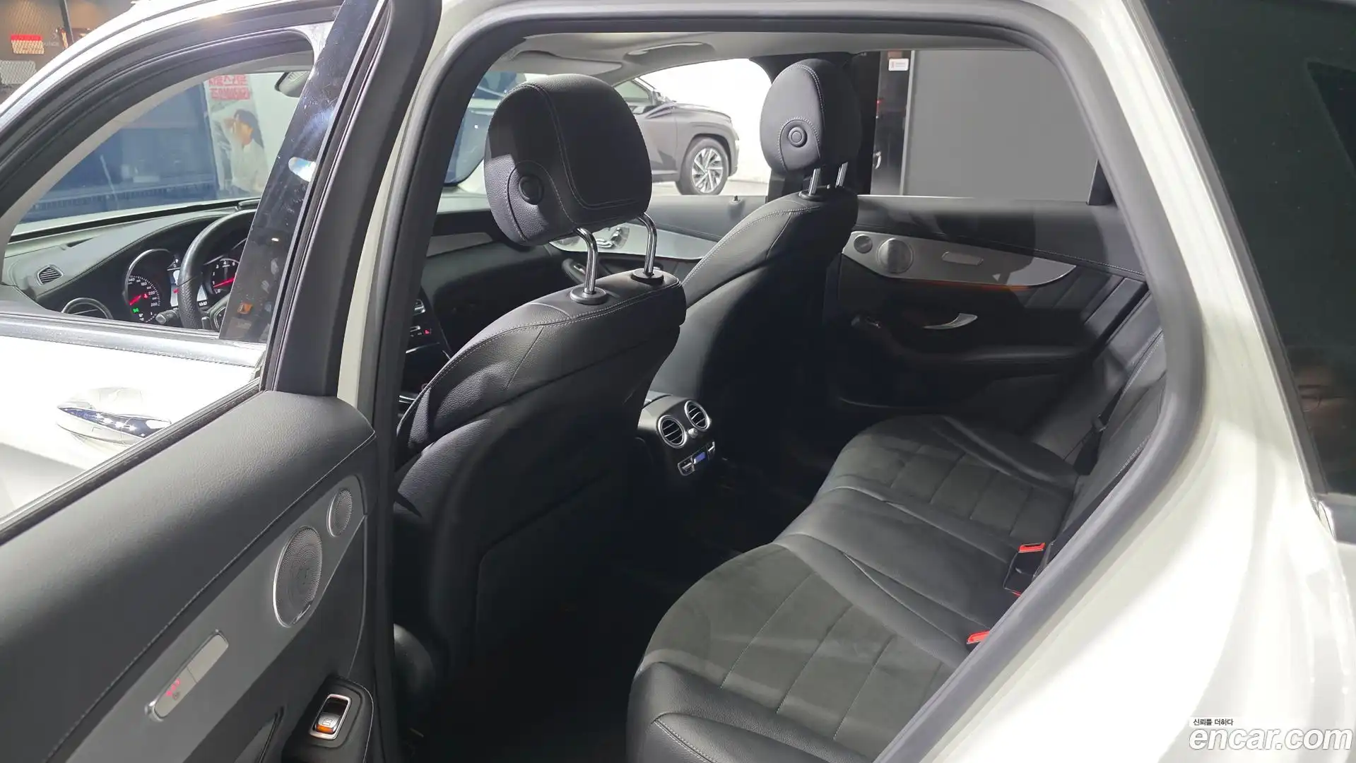 GLC-Class Mercedes-Benz 2019.10-OPTION-015