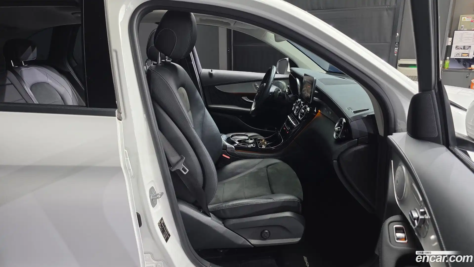 GLC-Class Mercedes-Benz 2019.10-OPTION-016