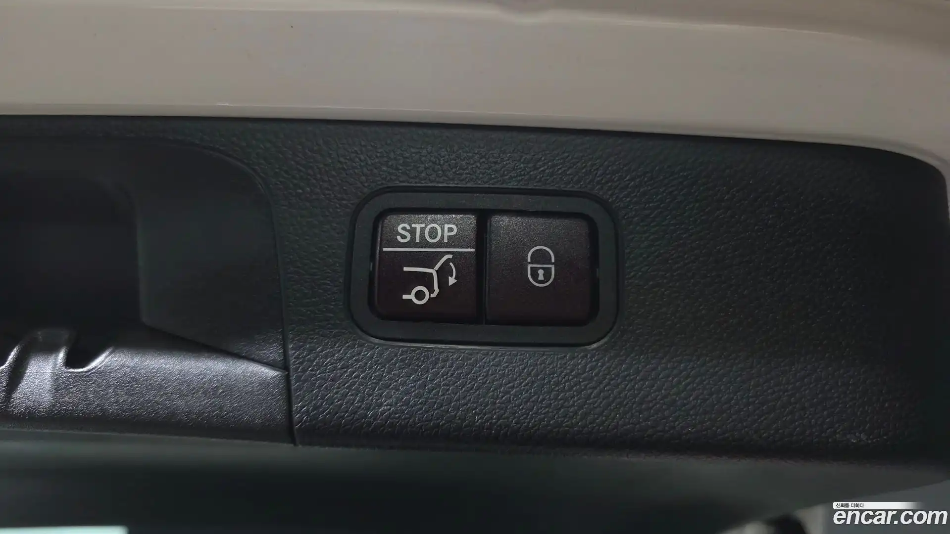GLC-Class Mercedes-Benz 2019.10-OPTION-023