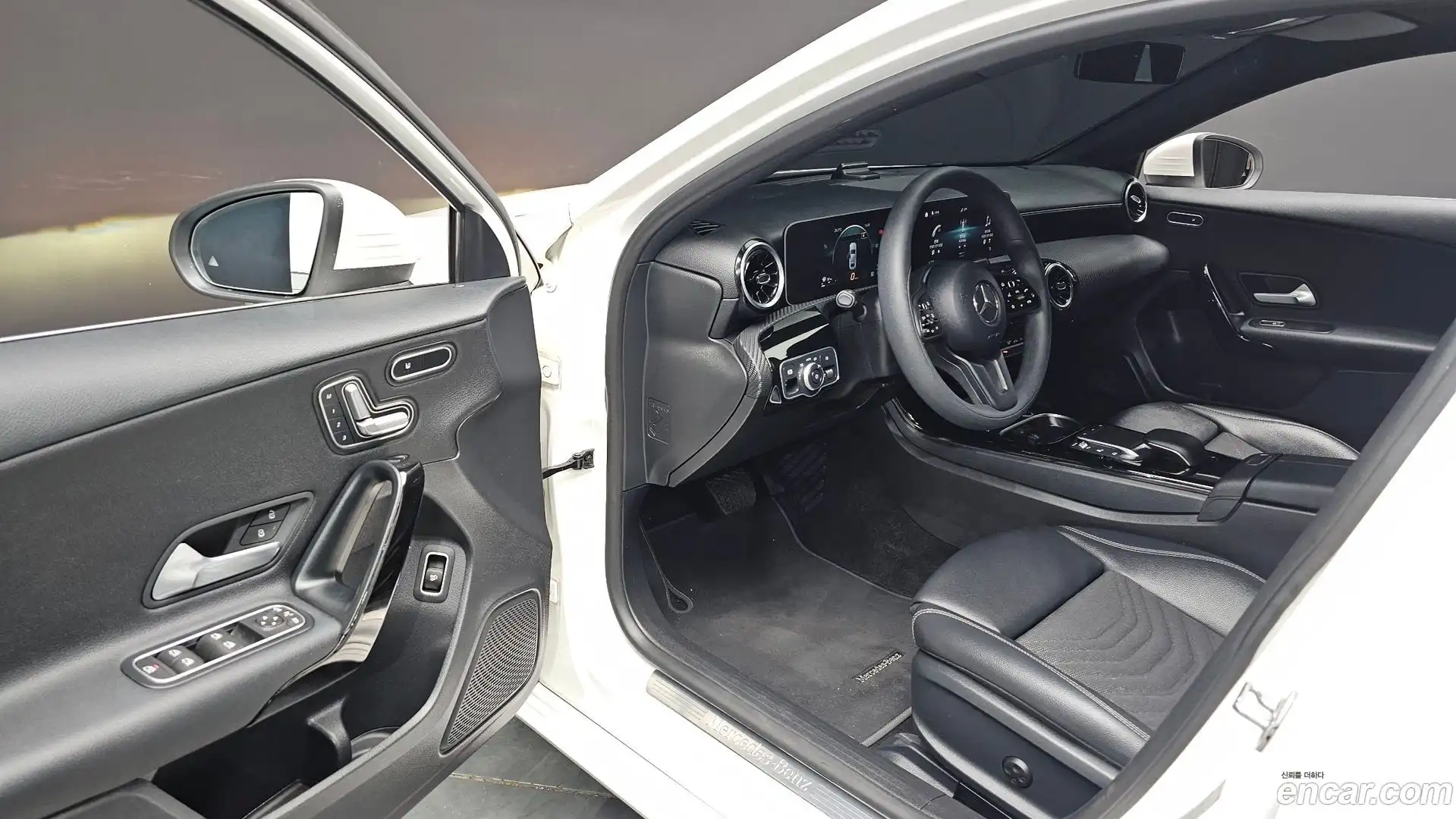 A-Class Mercedes-Benz 2020.3-OPTION-015
