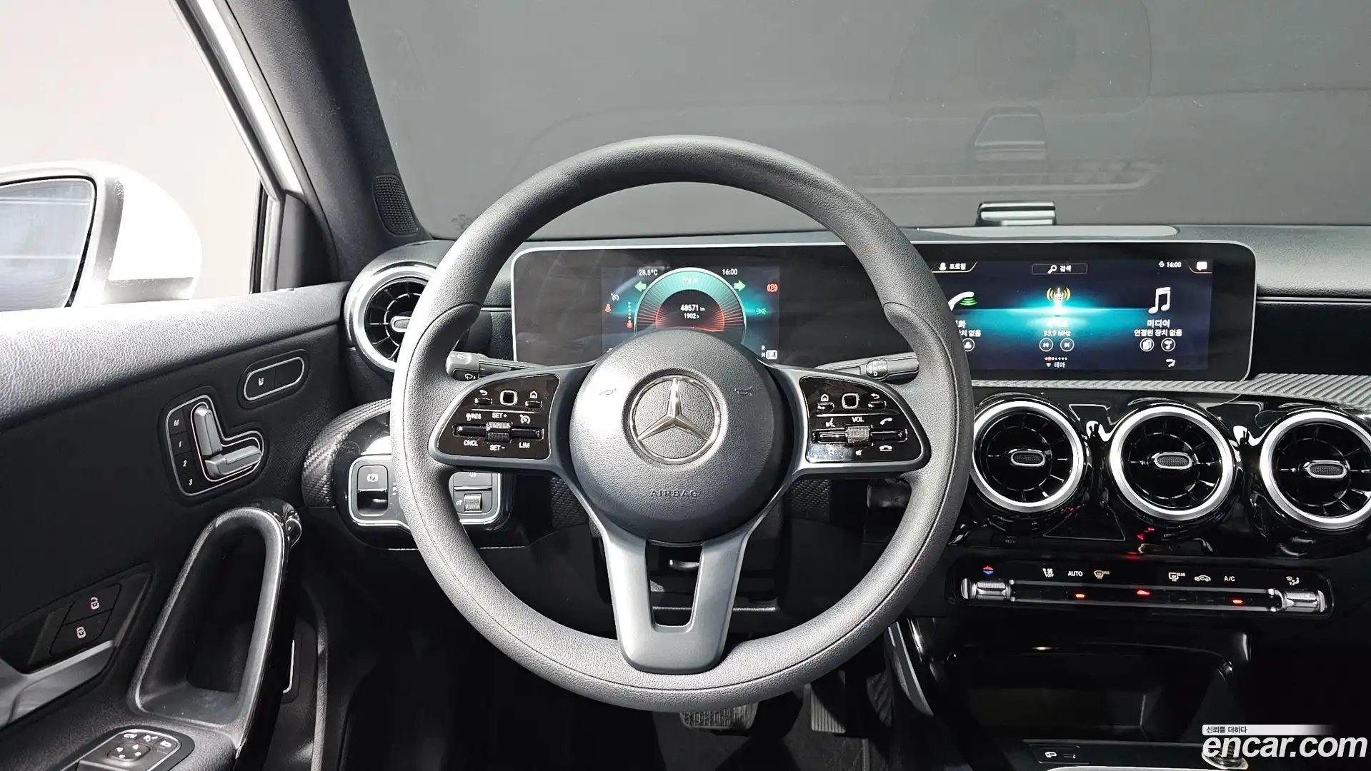 A-Class Mercedes-Benz 2020.3-OPTION-016