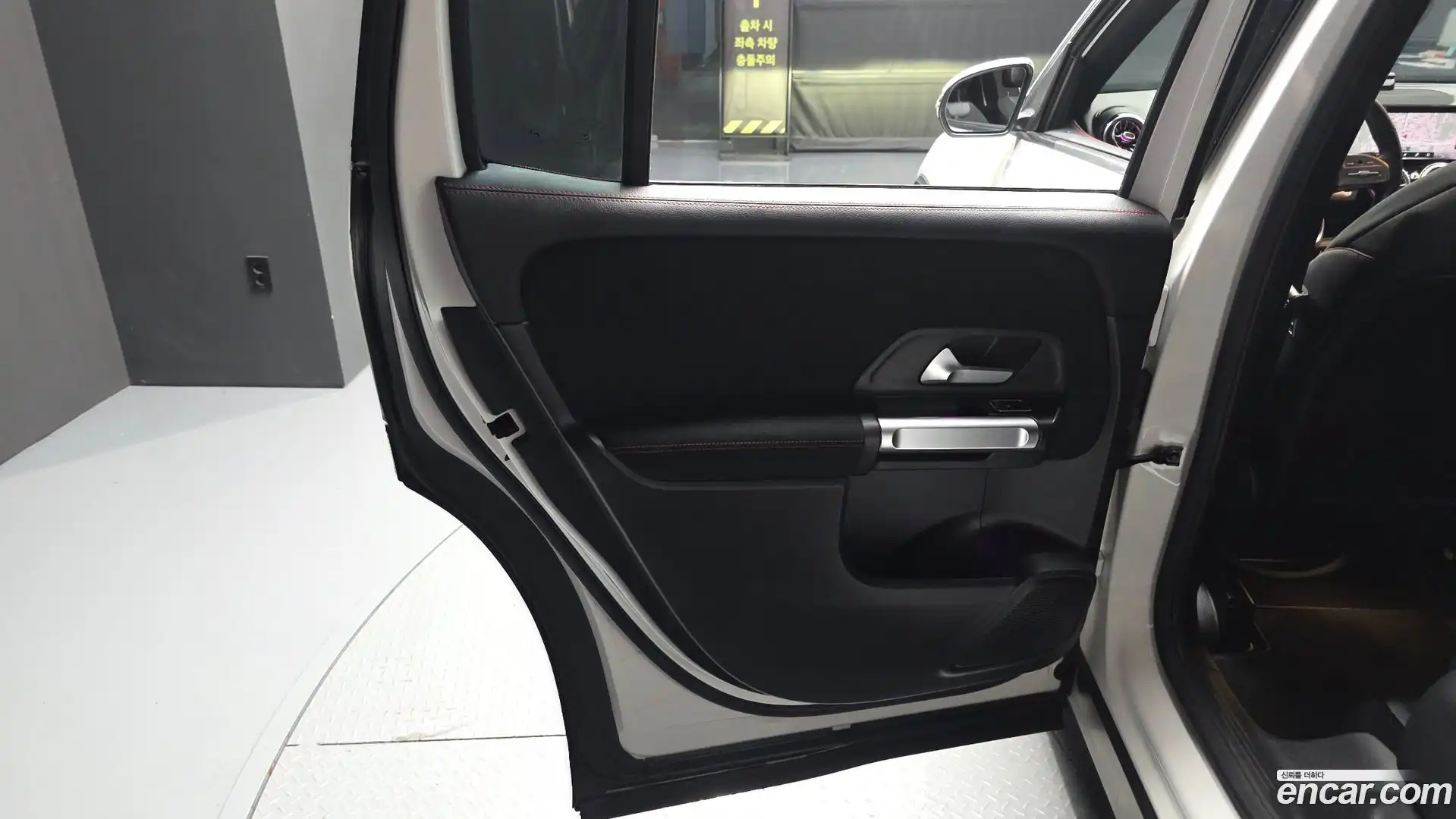 GLB-Class Mercedes-Benz 2021.3-INNER-035