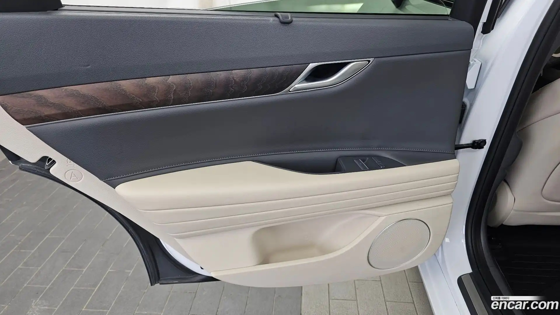 G80 Genesis 2023.4-INNER-035