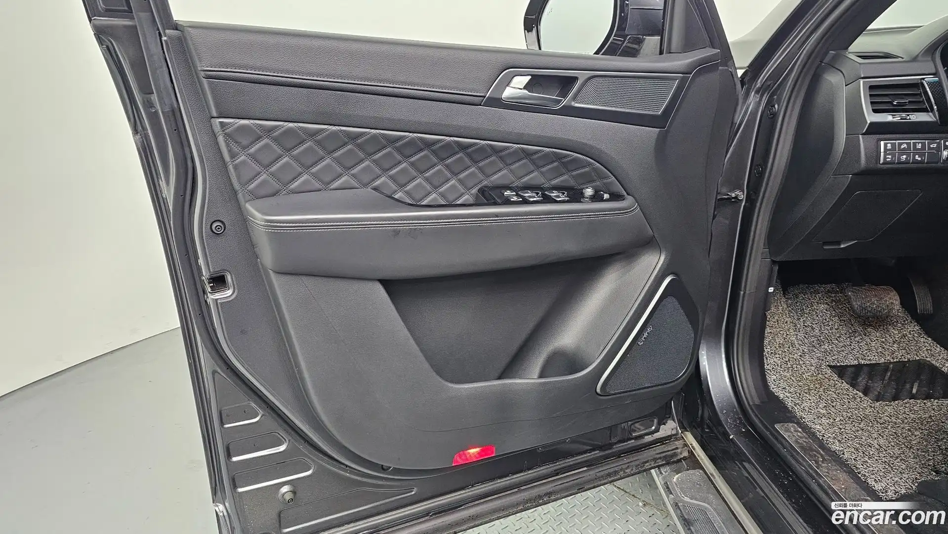Rexton KG Mobility 2020.7-INNER-034