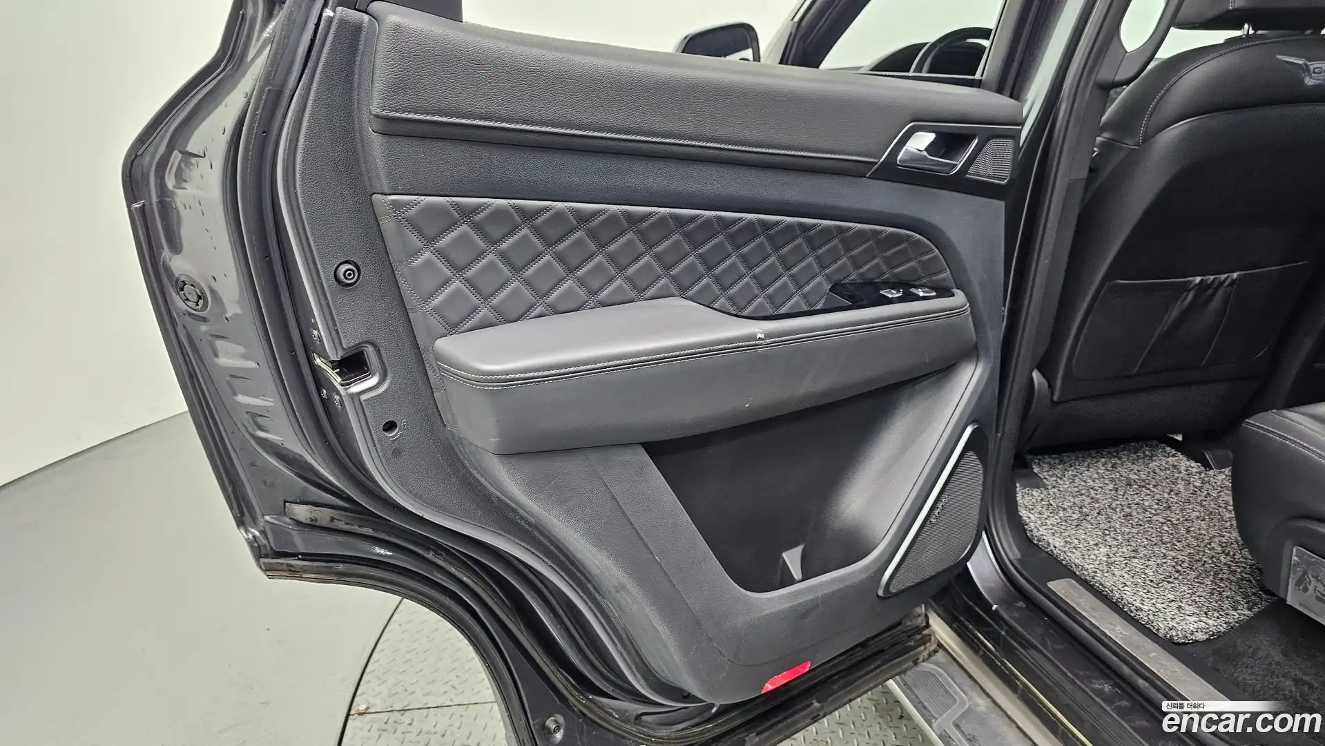 Rexton KG Mobility 2020.7-INNER-035