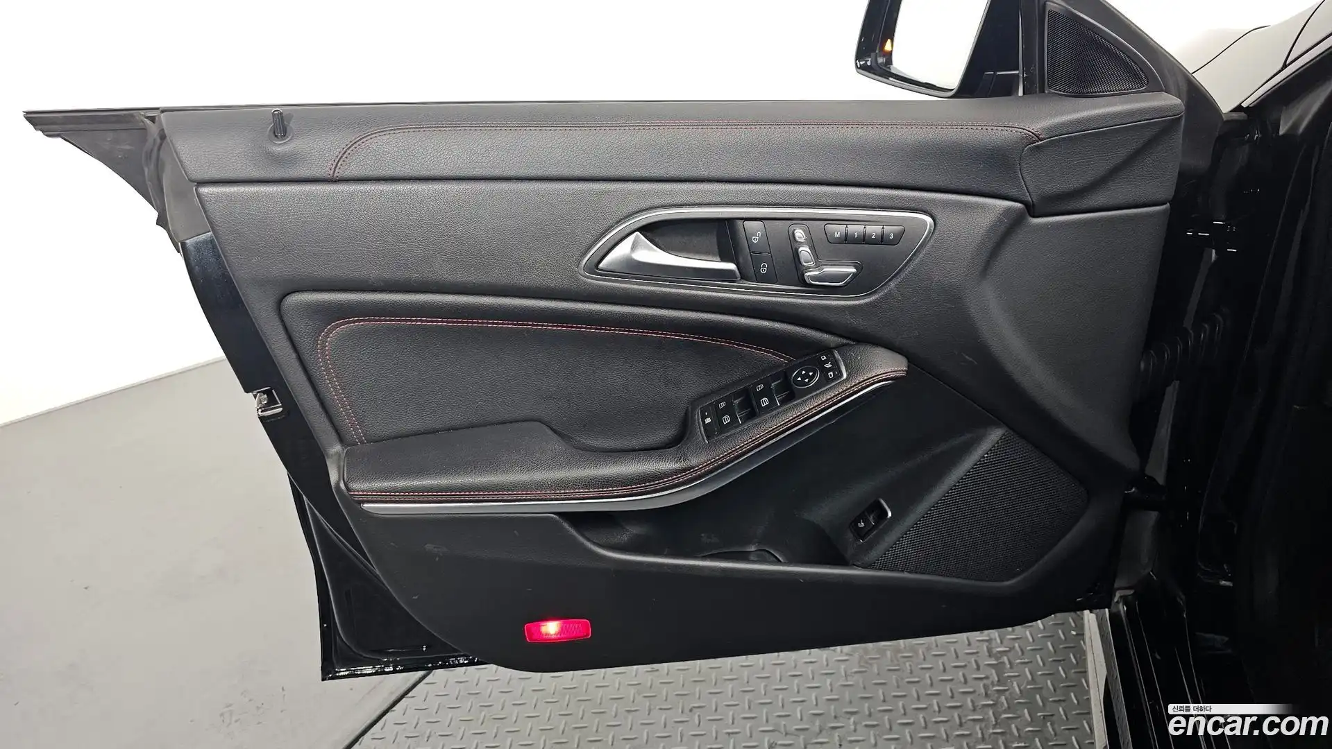 CLA-Class Mercedes-Benz 2017.8-INNER-034