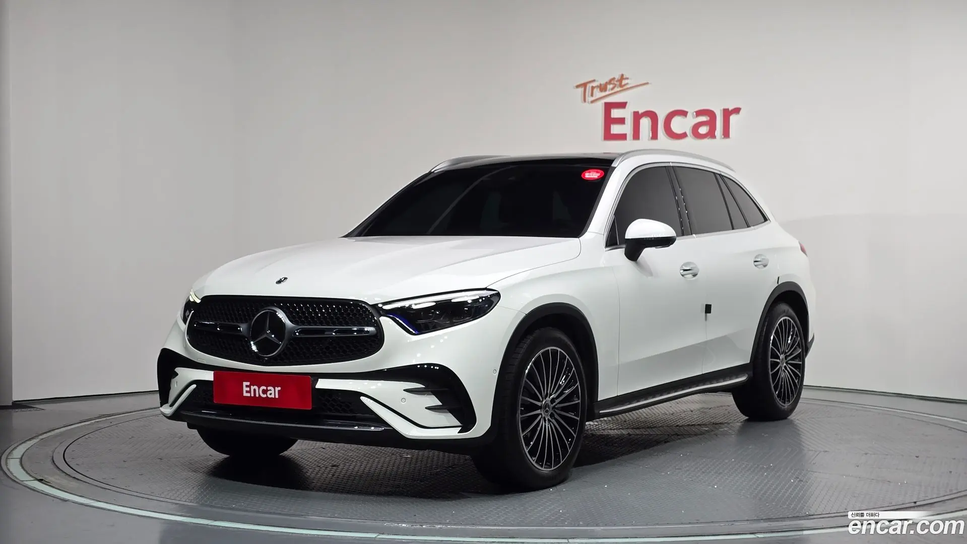 Main__Slider__Photo:GLC-Class Mercedes-Benz 2024.6-0