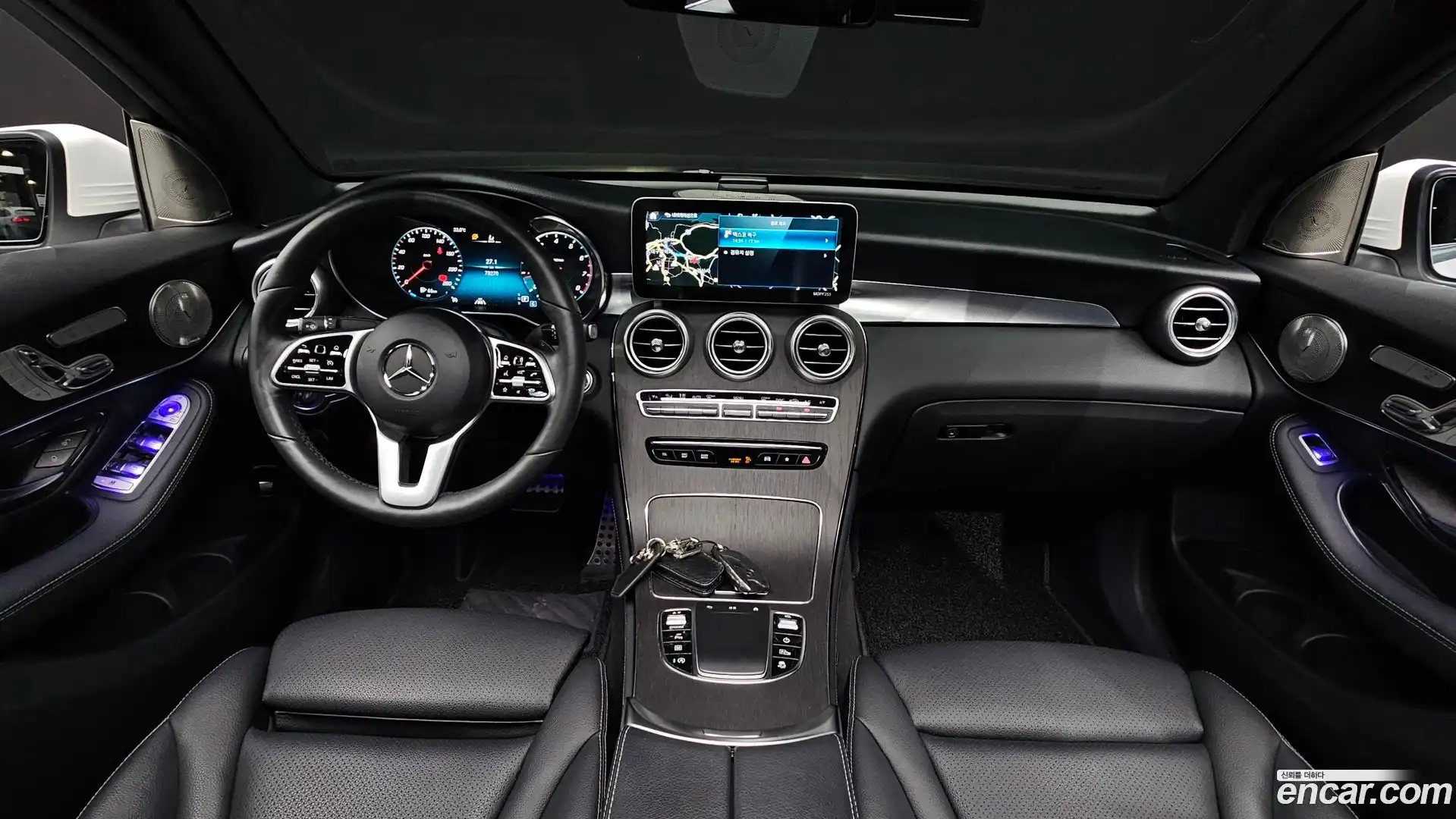 GLC-Class Mercedes-Benz 2020.3-INNER-007