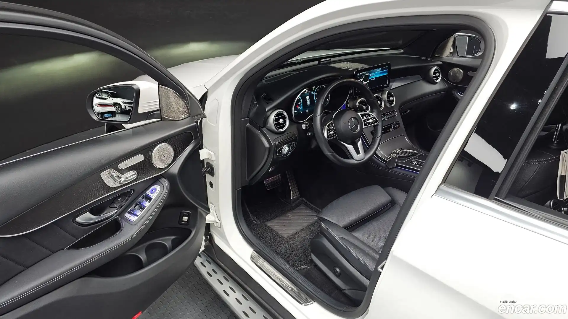 GLC-Class Mercedes-Benz 2020.3-OPTION-015