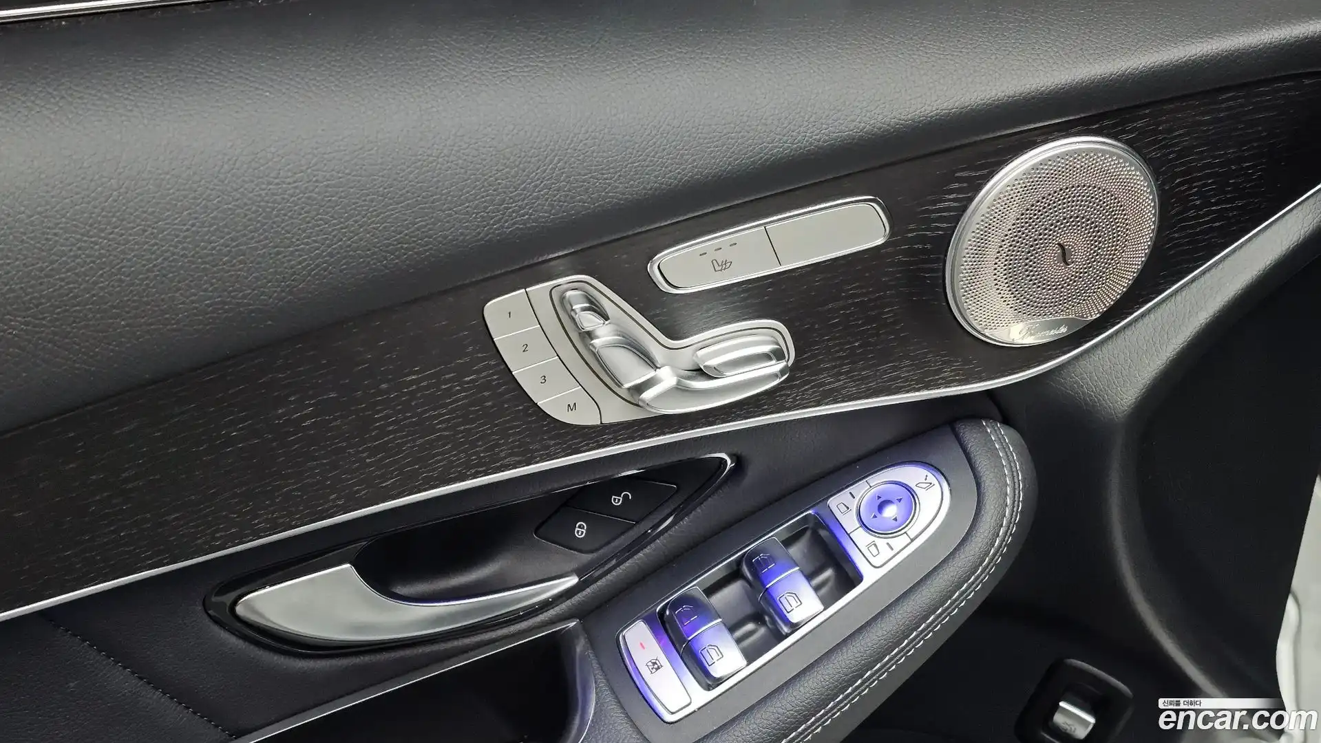 GLC-Class Mercedes-Benz 2020.3-OPTION-022