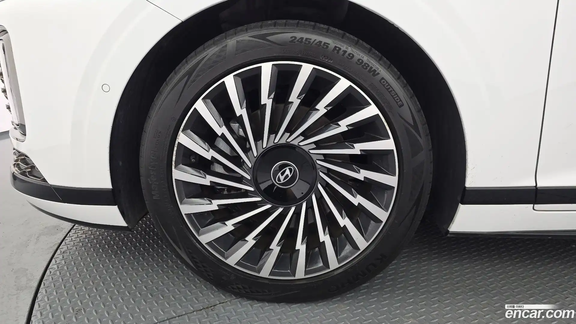 Grandeur Hyundai 2023.0-OUTER-005