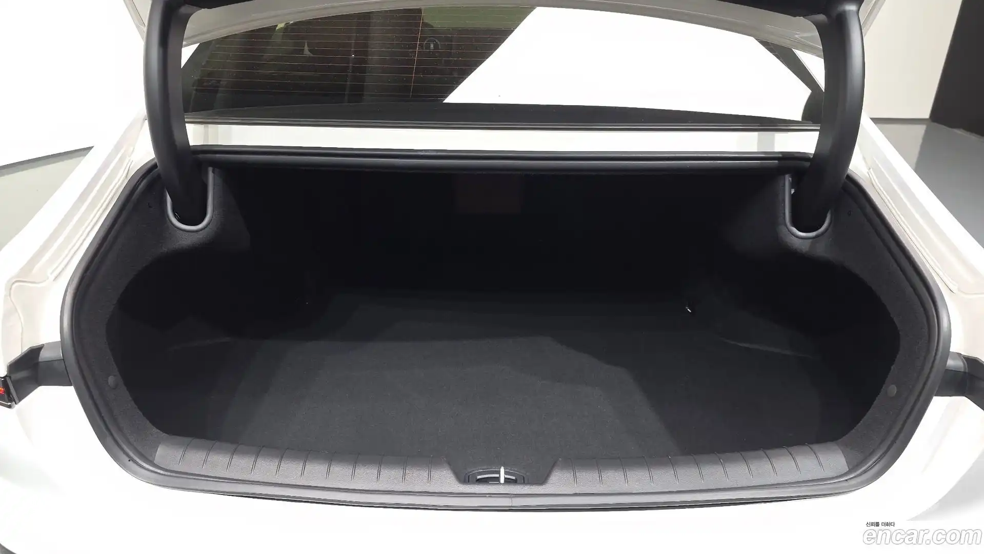 Grandeur Hyundai 2023.0-OPTION-024