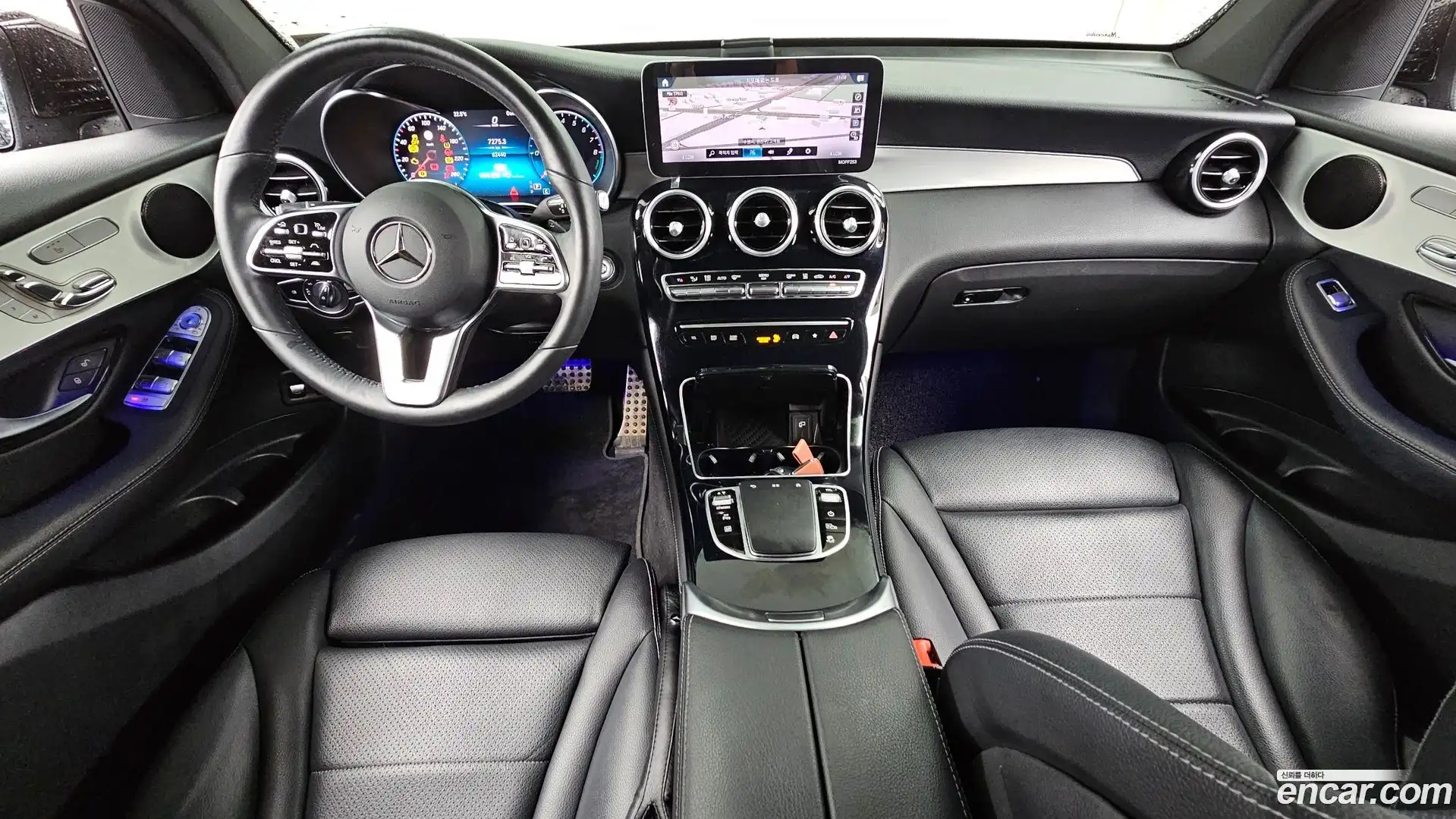 GLC-Class Mercedes-Benz 2020.10-INNER-007
