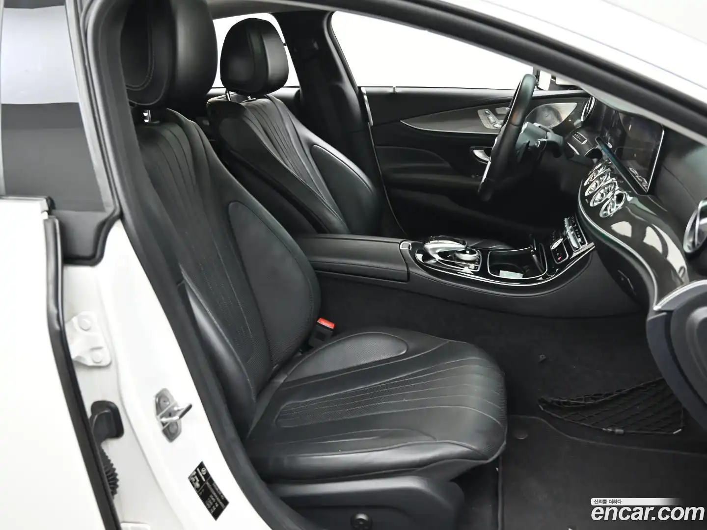 CLS-Class Mercedes-Benz 2018.10-INNER-010