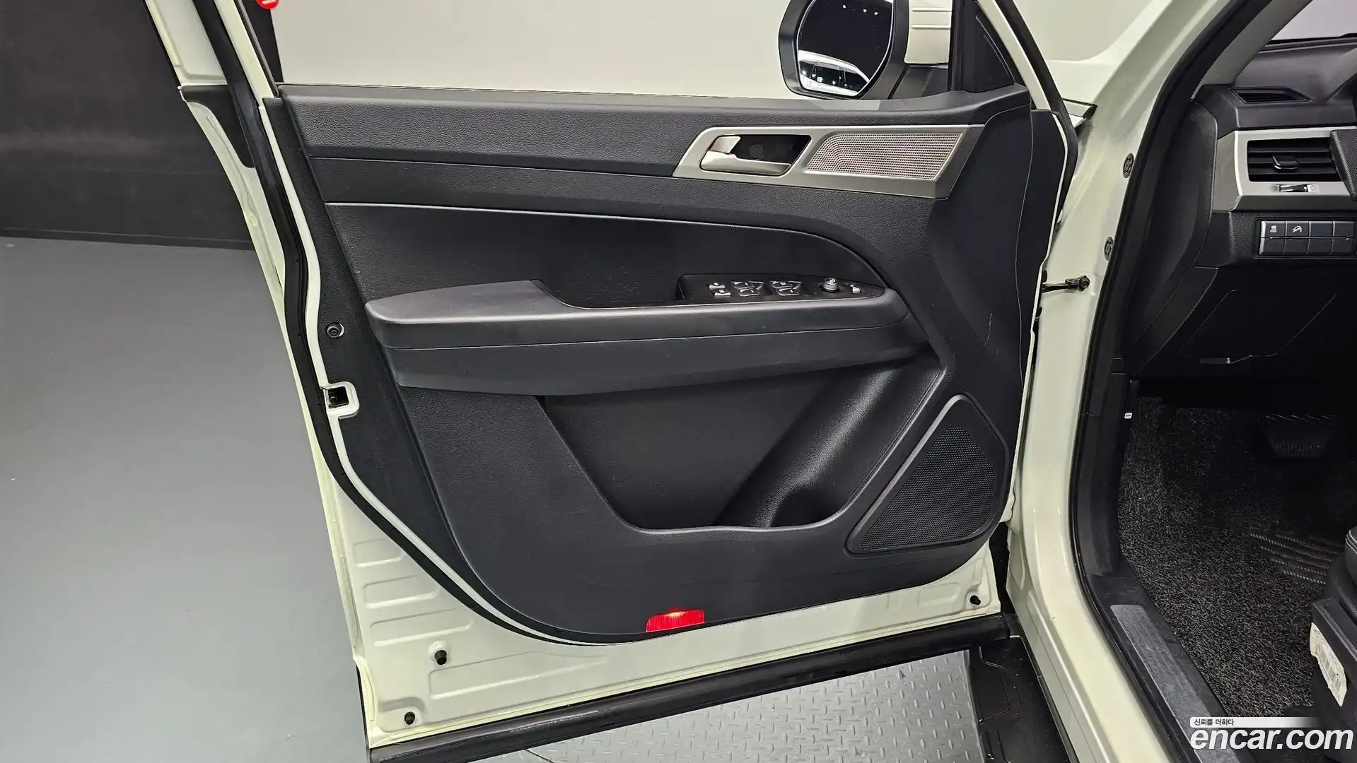Rexton KG Mobility 2019.0-INNER-034