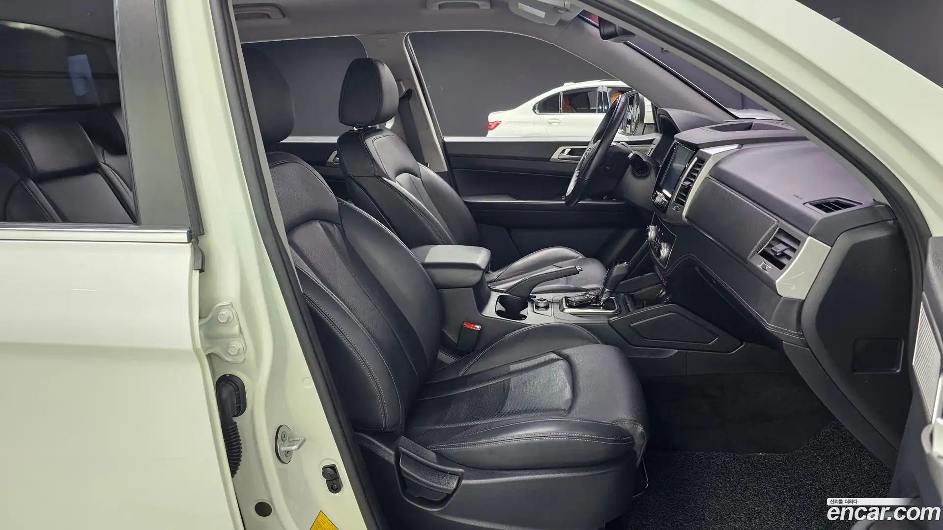 Rexton KG Mobility 2019.0-INNER-036