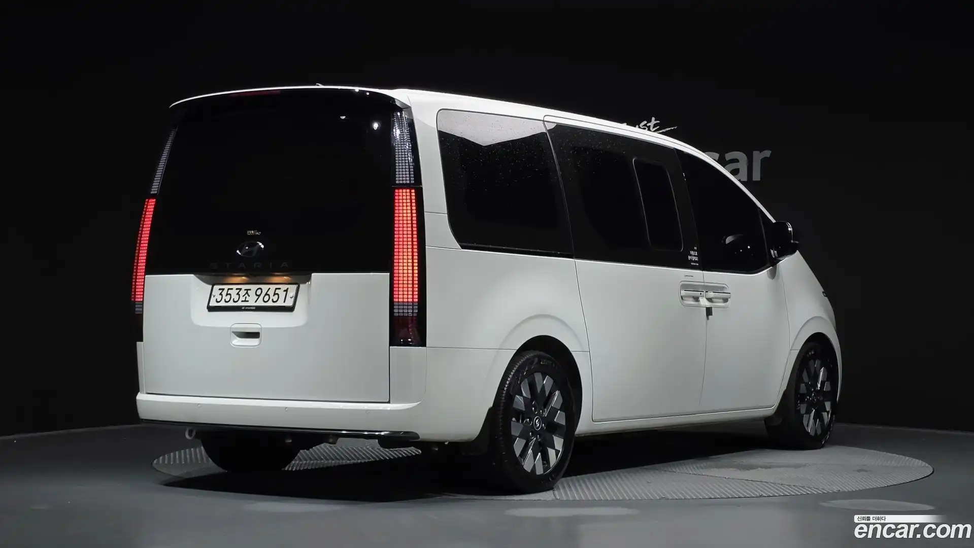 Staria Hyundai 2022.11-OUTER-002